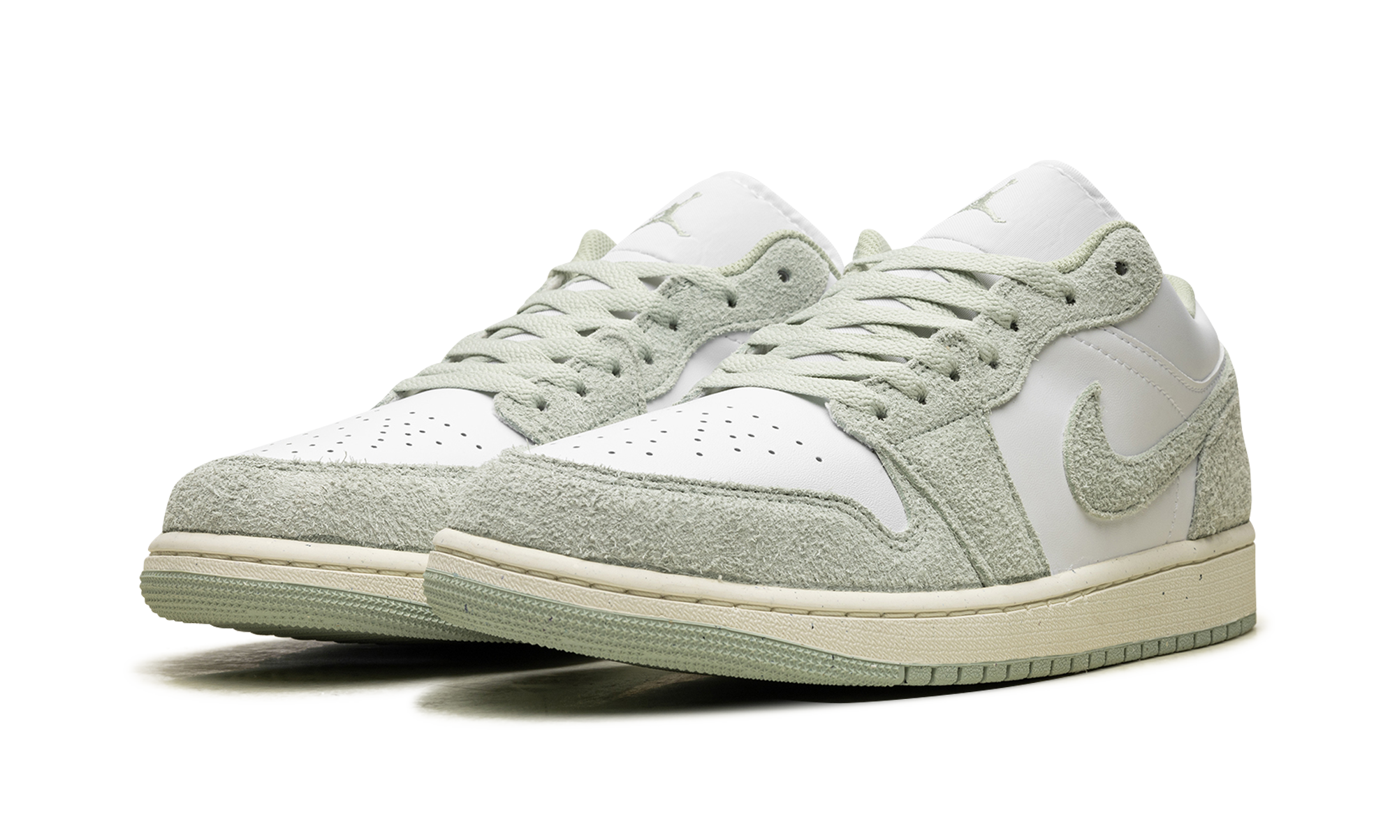 jordan 1 low se seafoam+FN5214-131+diagnol left view