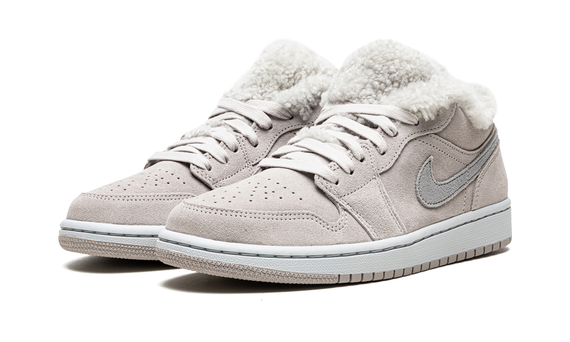 jordan 1 low se sherpa fleece women s+DO0750-002+diagnol left view