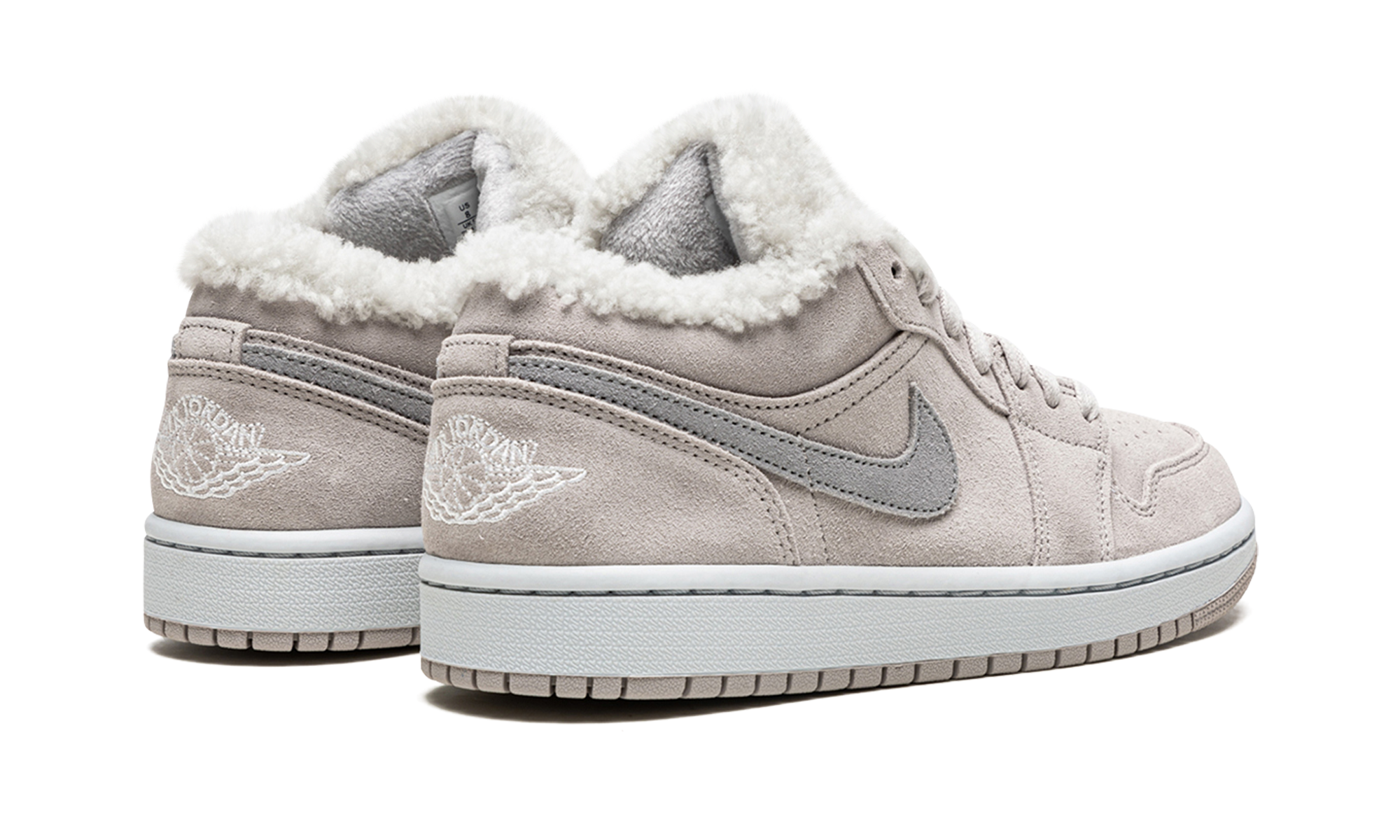 jordan 1 low se sherpa fleece women s+DO0750-002+diagnol right behind view