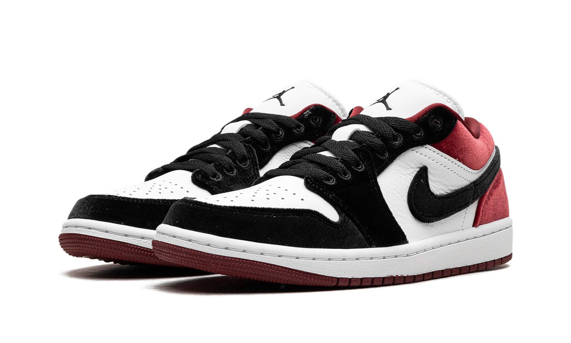 jordan 1 low se velvet black toe women s+FZ3242-001+diagnol left view