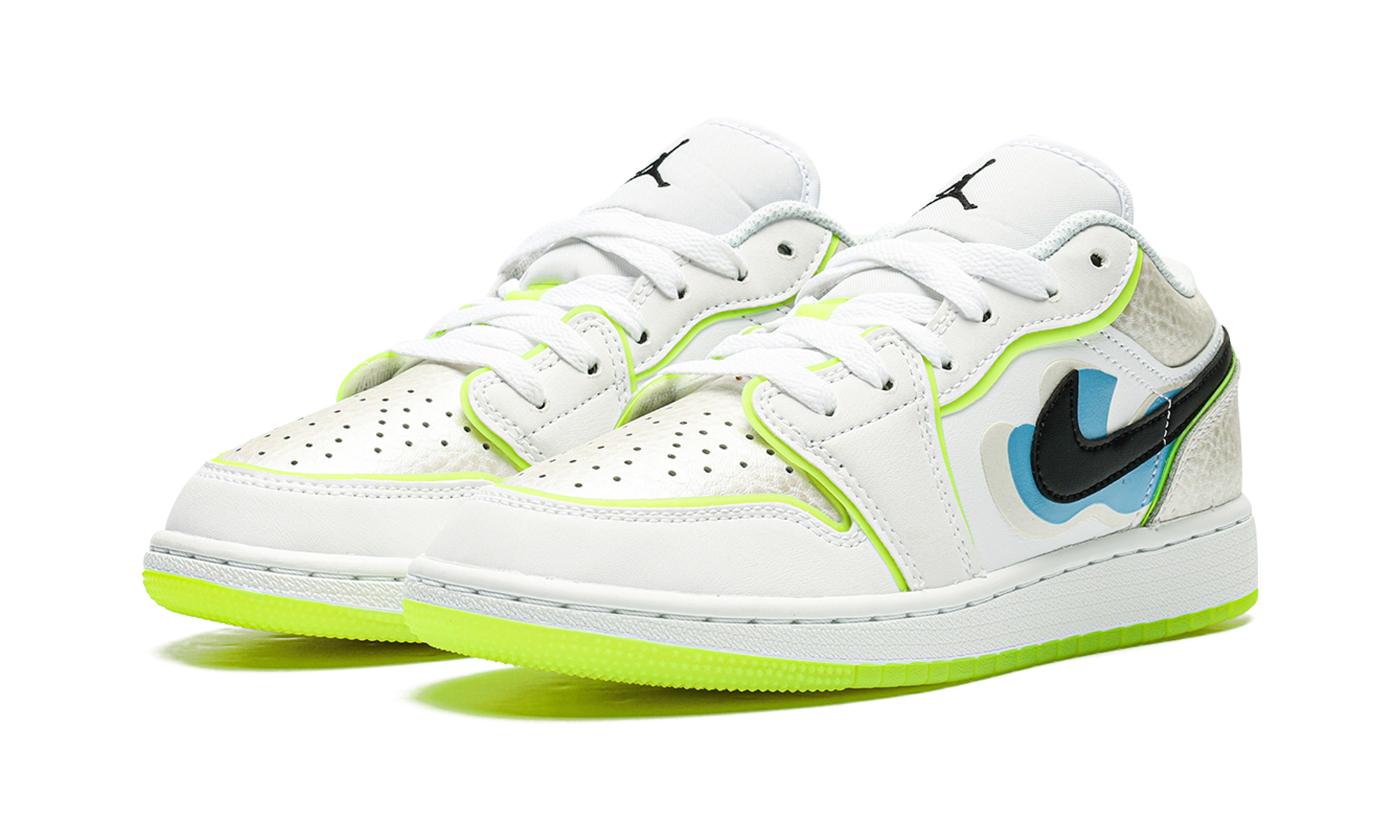 jordan 1 low se warped swoosh gs+DV1324-117+diagnol left view