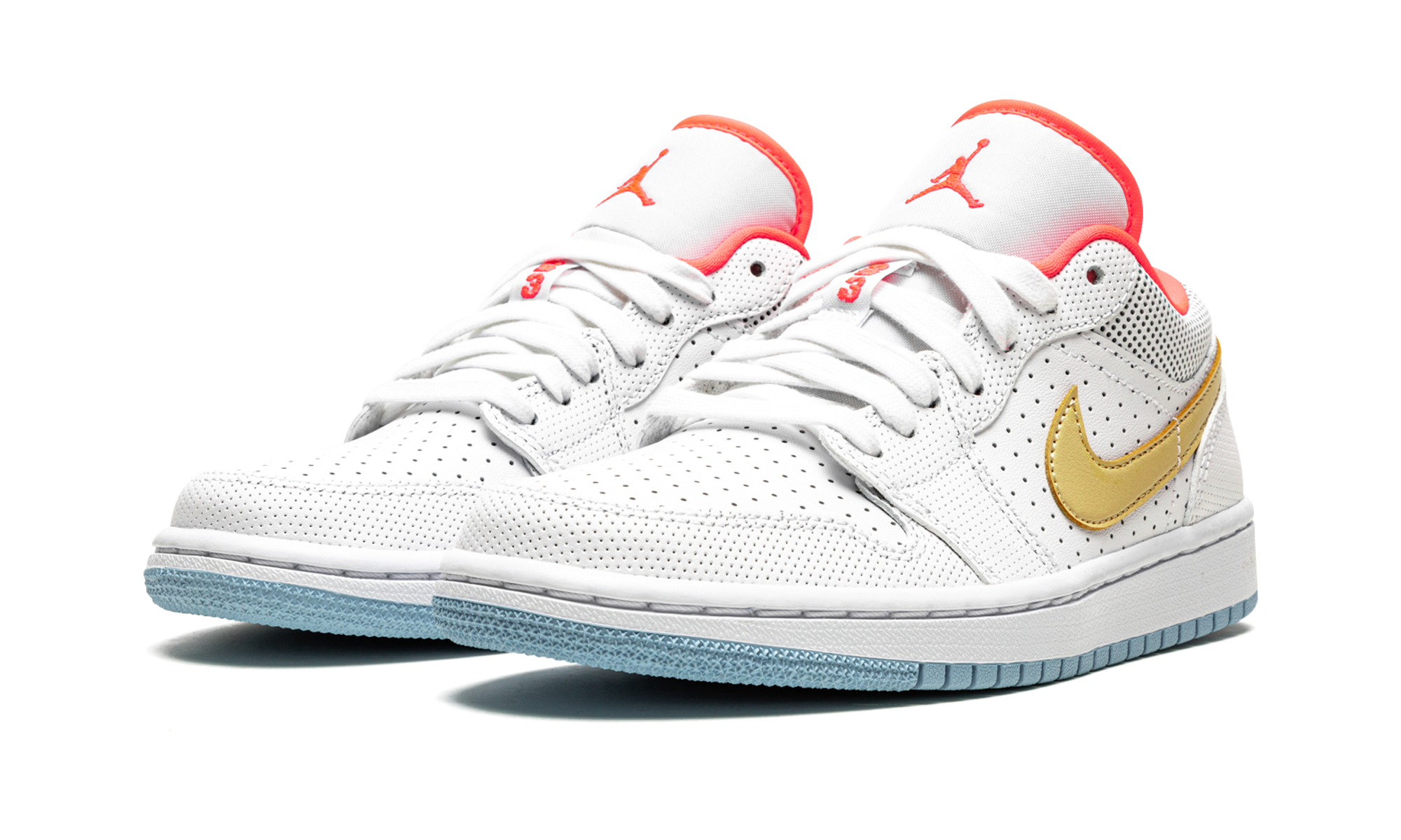 jordan 1 low se white sesame women s+DC9509-100+diagnol left view