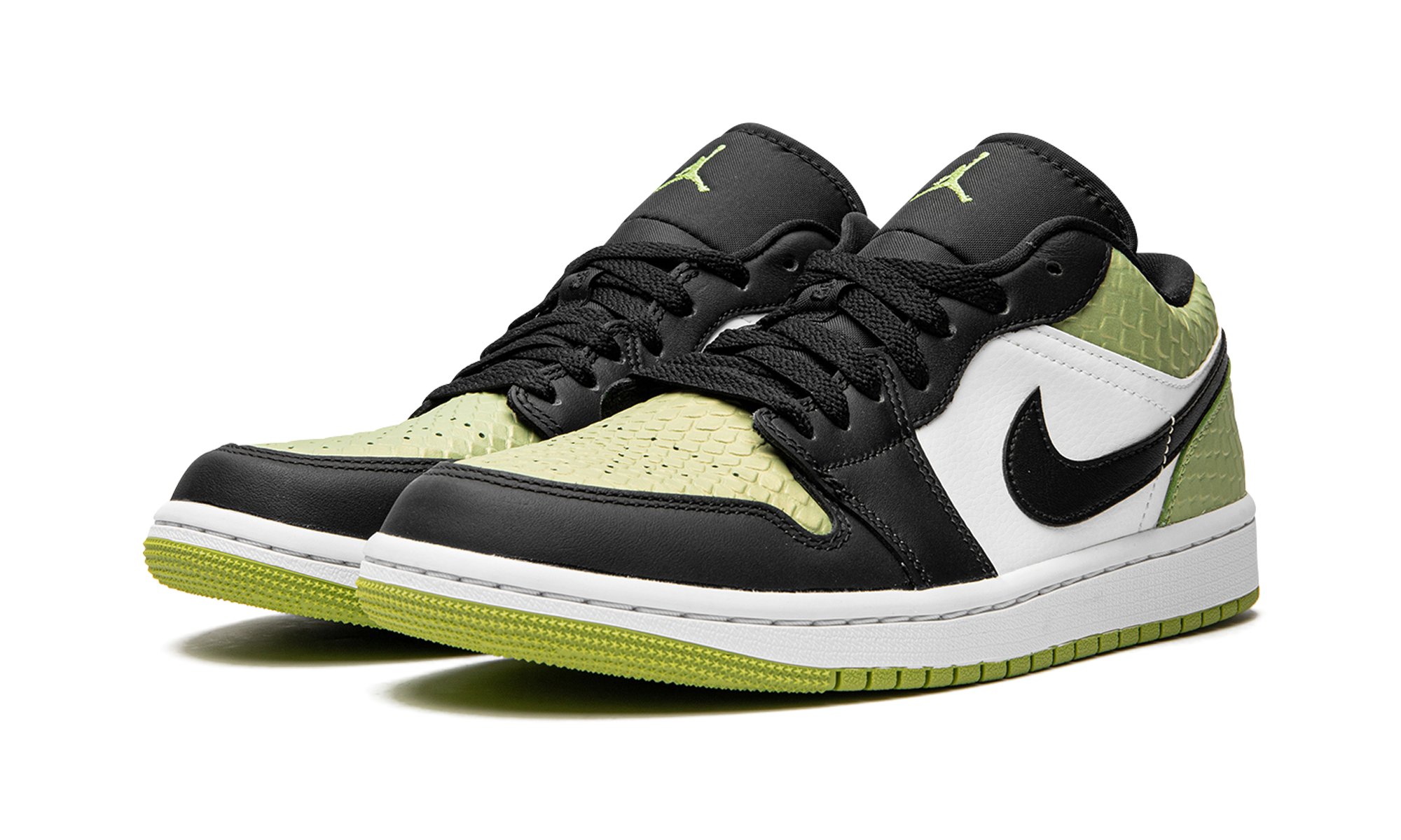 jordan 1 low snakeskin vivid green women s+DX4446-301+diagnol left view