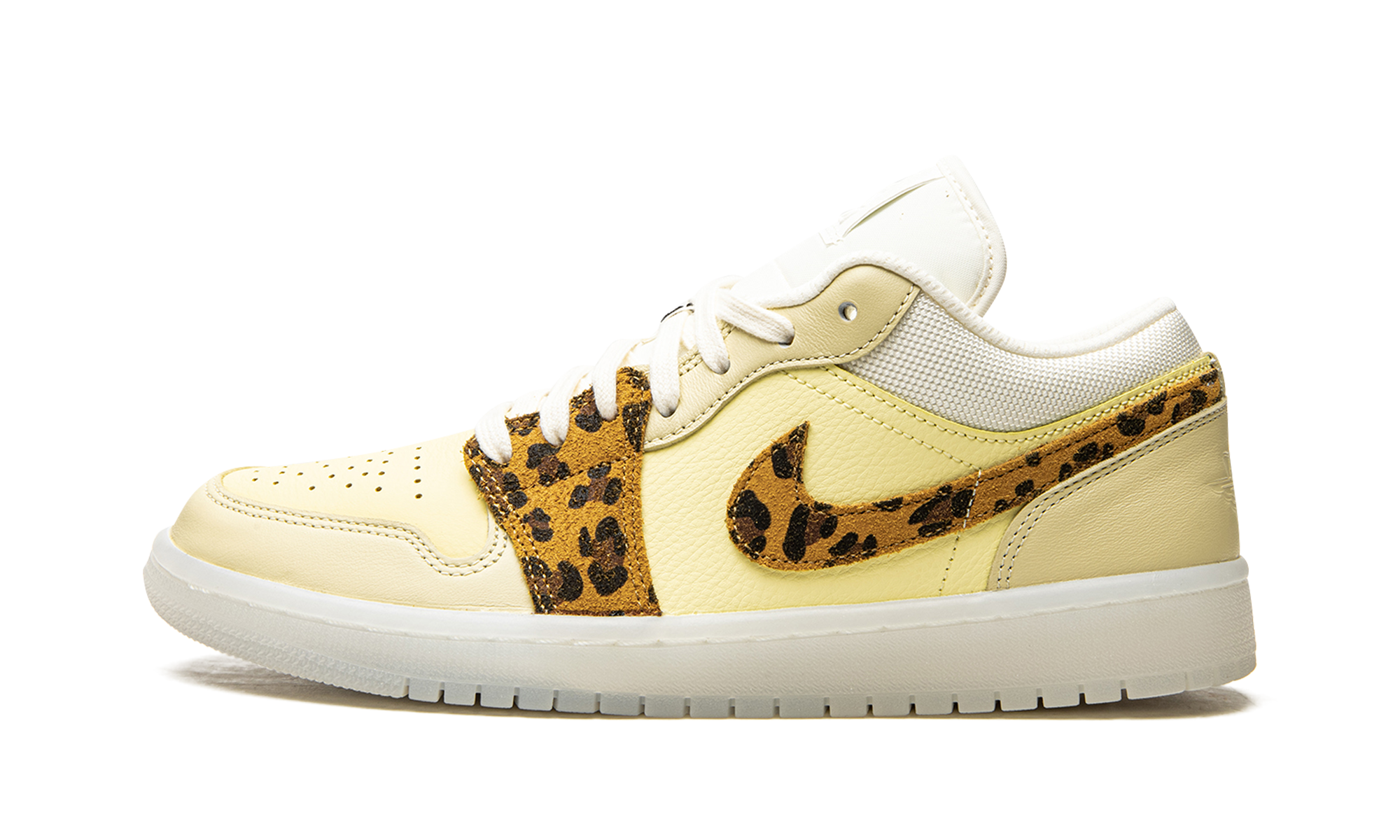 jordan 1 low snkrs day women s+DN6998-700+diagnol right view 1