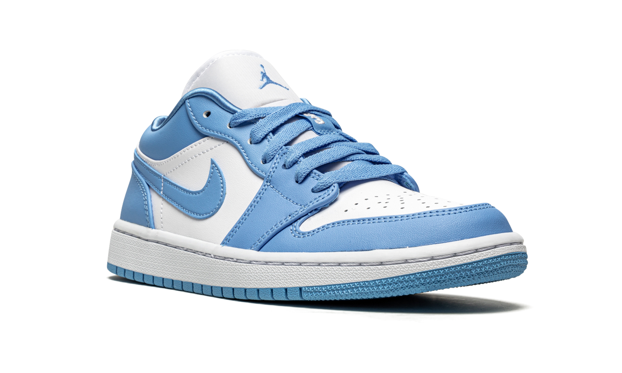 jordan 1 low unc women s+AO9944-441+diagnol right view