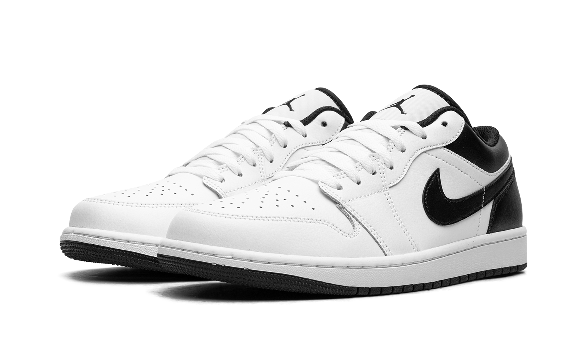 jordan 1 low white black+553558-132+diagnol left view