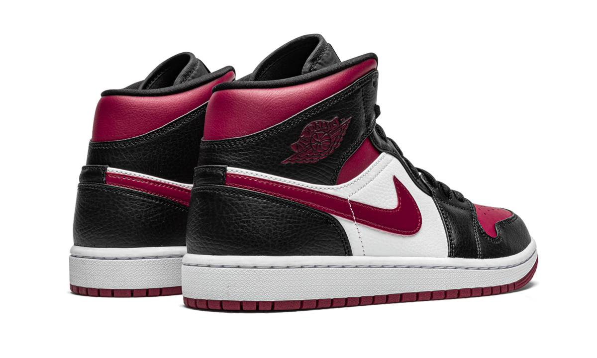 jordan 1 mid bred toe+554724-066+diagnol right behind view