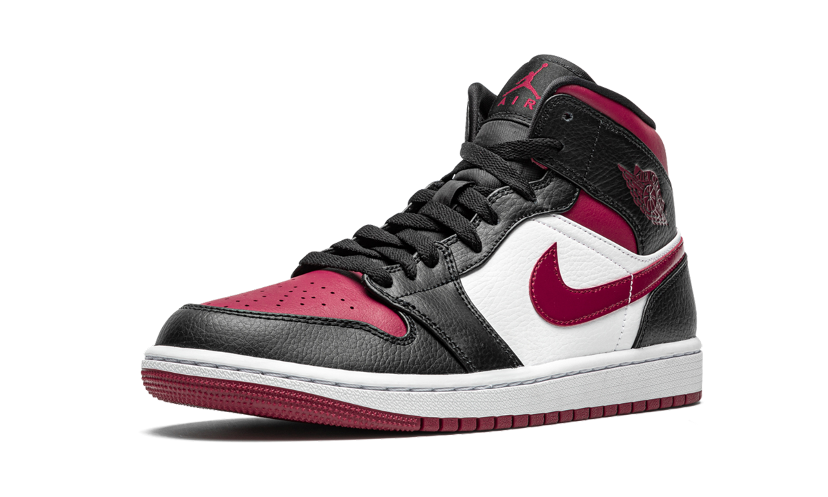 jordan 1 mid bred toe+554724-066+left diagnol single view