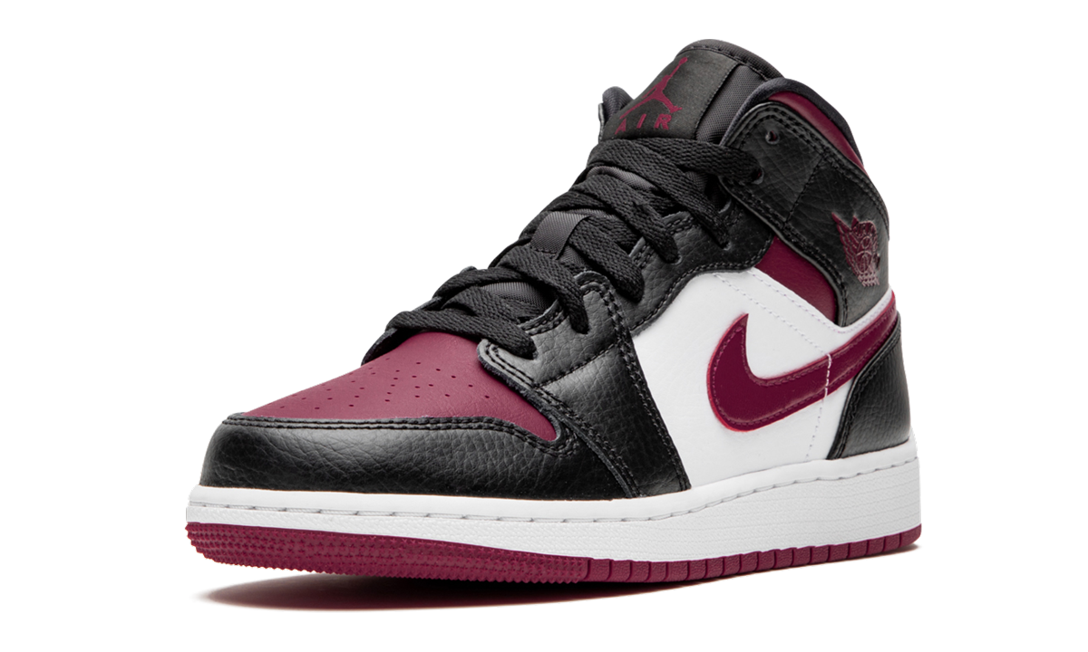 jordan 1 mid bred toe gs+554725-066+left diagnol single view