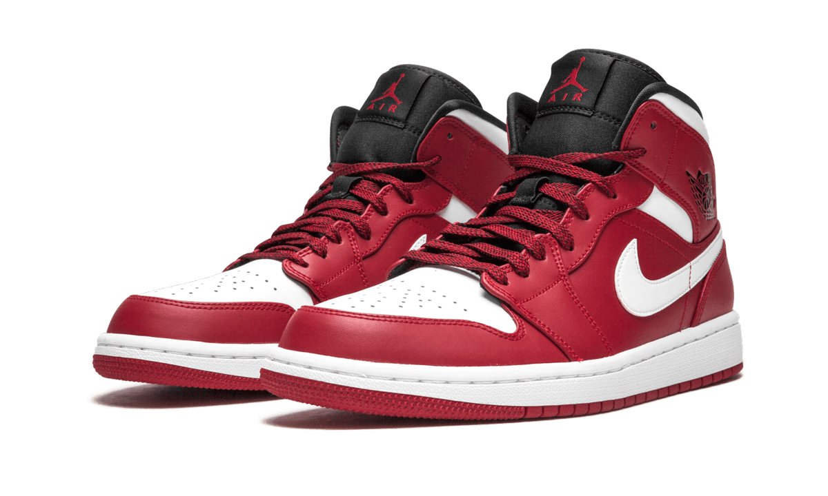 jordan 1 mid chicago+554724-605+diagnol left view