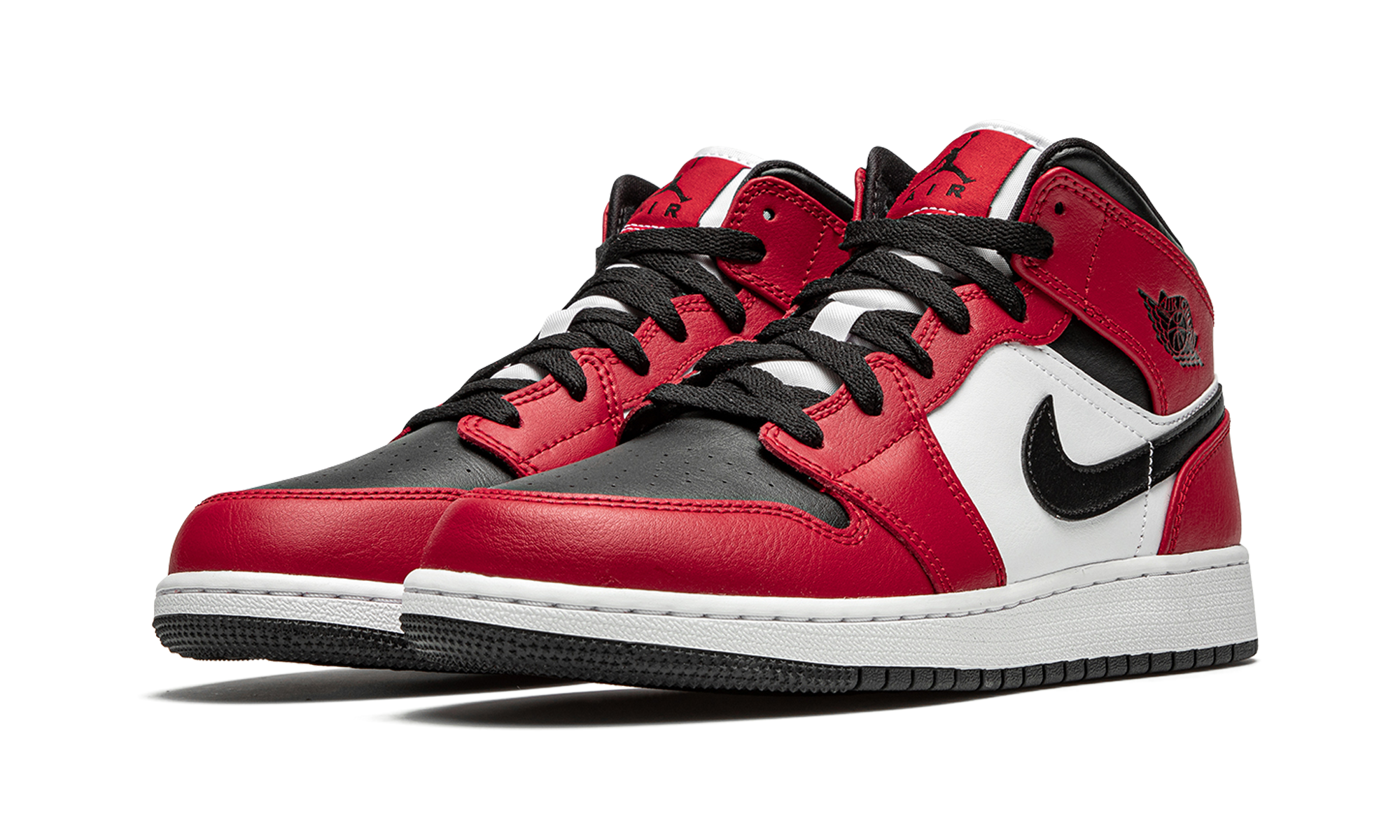 jordan 1 mid chicago black toe gs+554725-069+diagnol left view