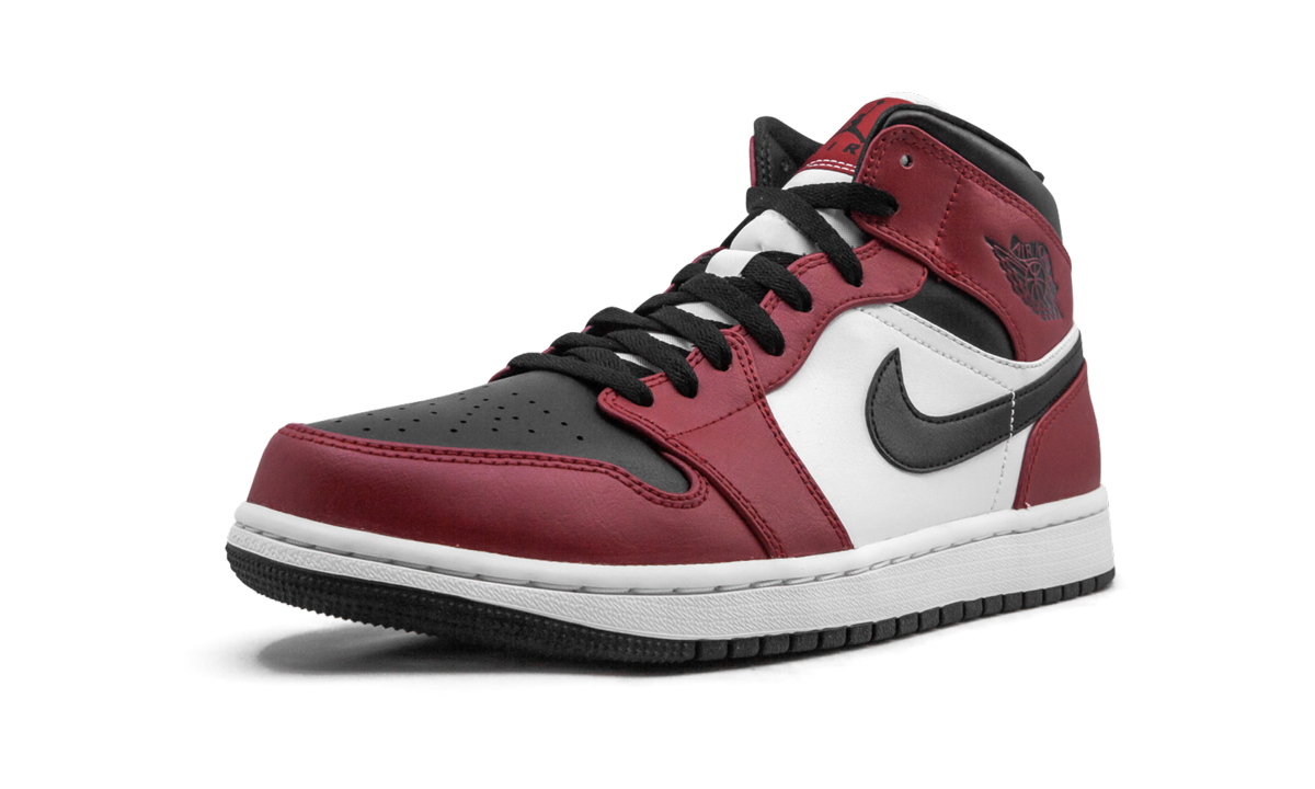 jordan 1 mid chicago toe+554724-069+left diagnol single view