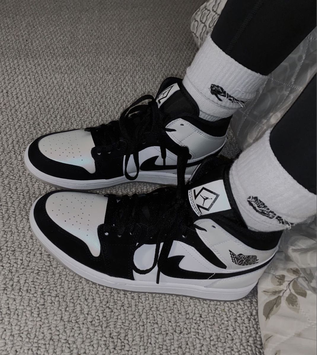 Jordan 1 Mid Diamond Shorts, Lifestyle View 2, SKU DH6933-100