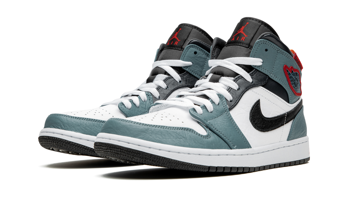 jordan 1 mid fearless facetasm+CU2802-100+diagnol left view