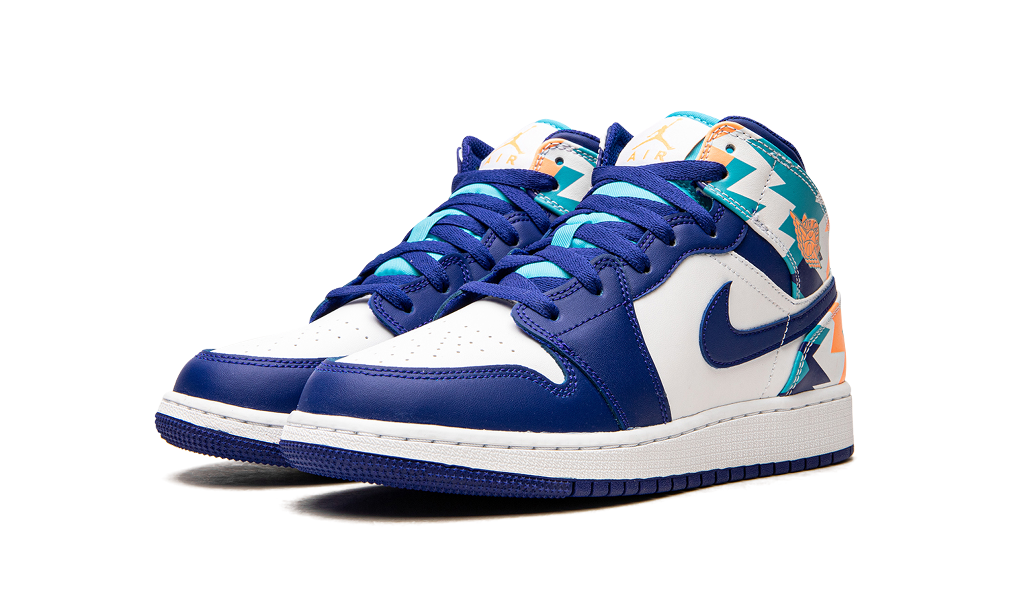 jordan 1 mid geometric print gs+555112-105+diagnol left view