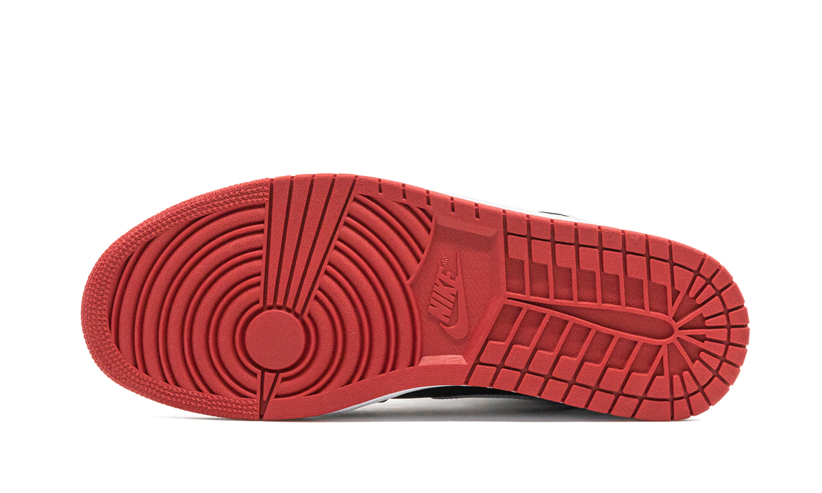 jordan 1 mid johnny kilroy+554724-057+bottom view