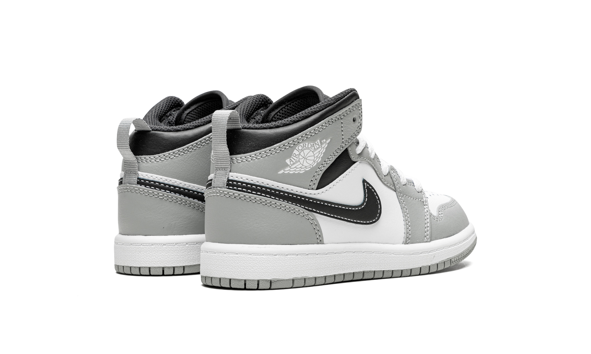 jordan 1 mid light smoke grey 2022 ps+640734-078+diagnol right behind view