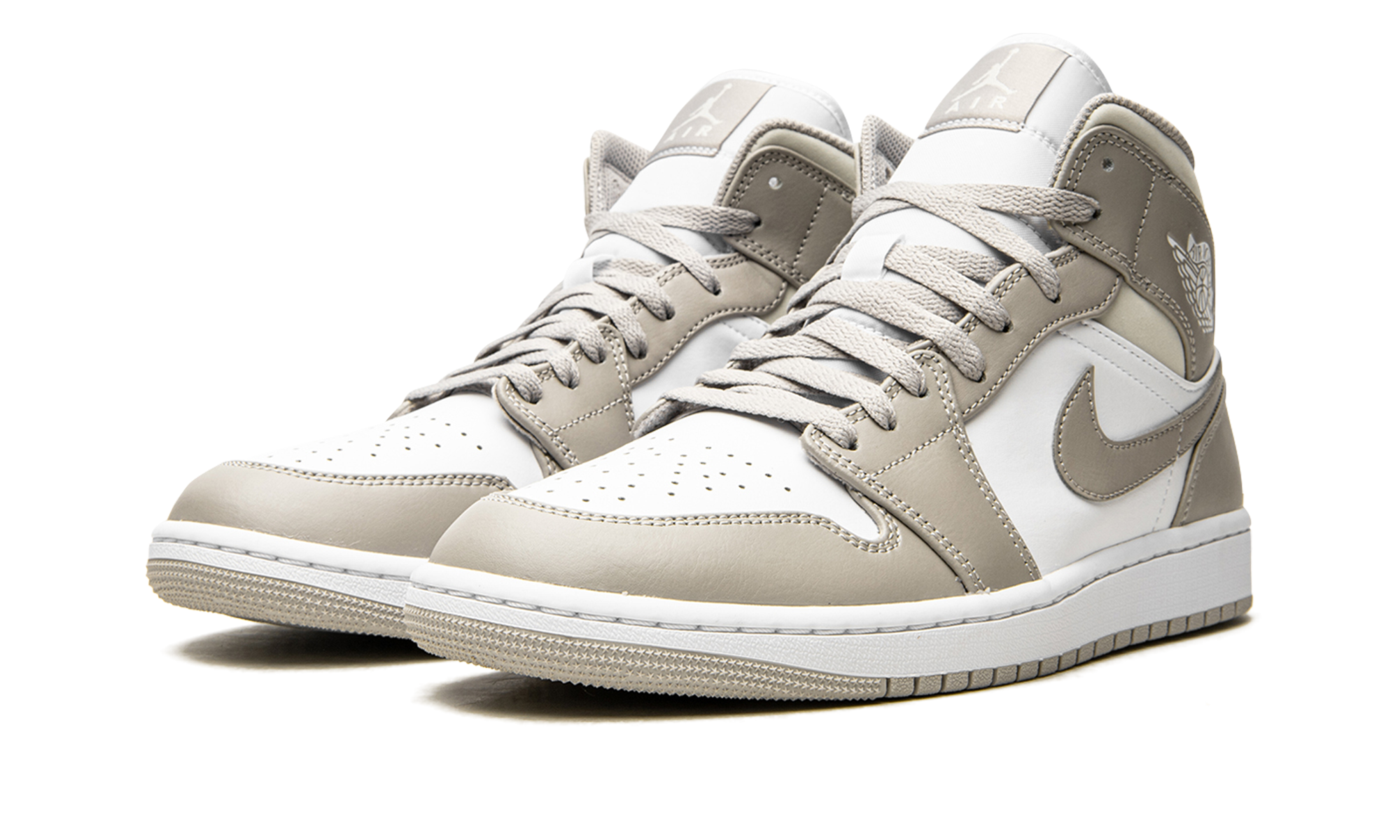 jordan 1 mid linen+554724-082+diagnol left view
