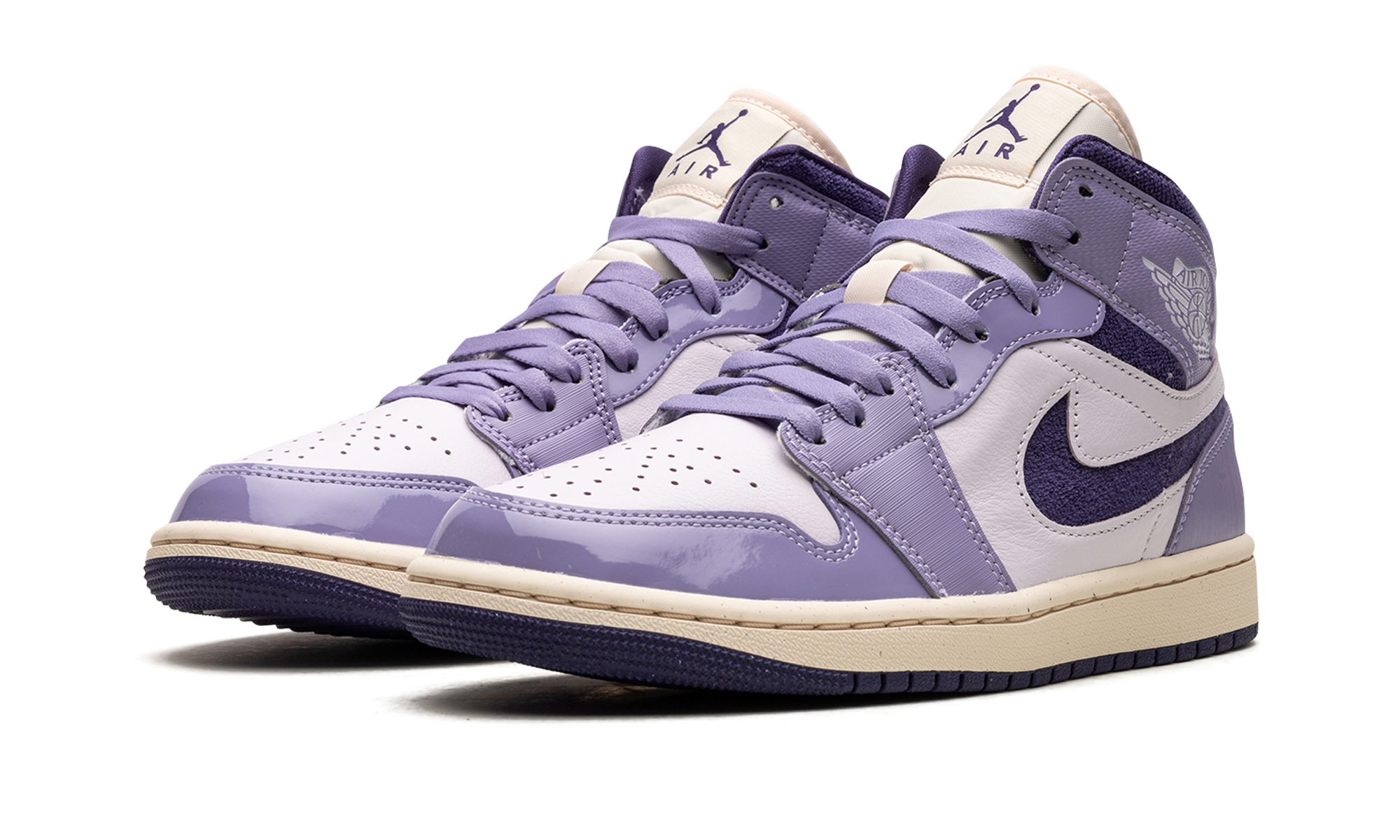 jordan 1 mid se chenille sky j light purple women s+DZ3745-500+diagnol left view