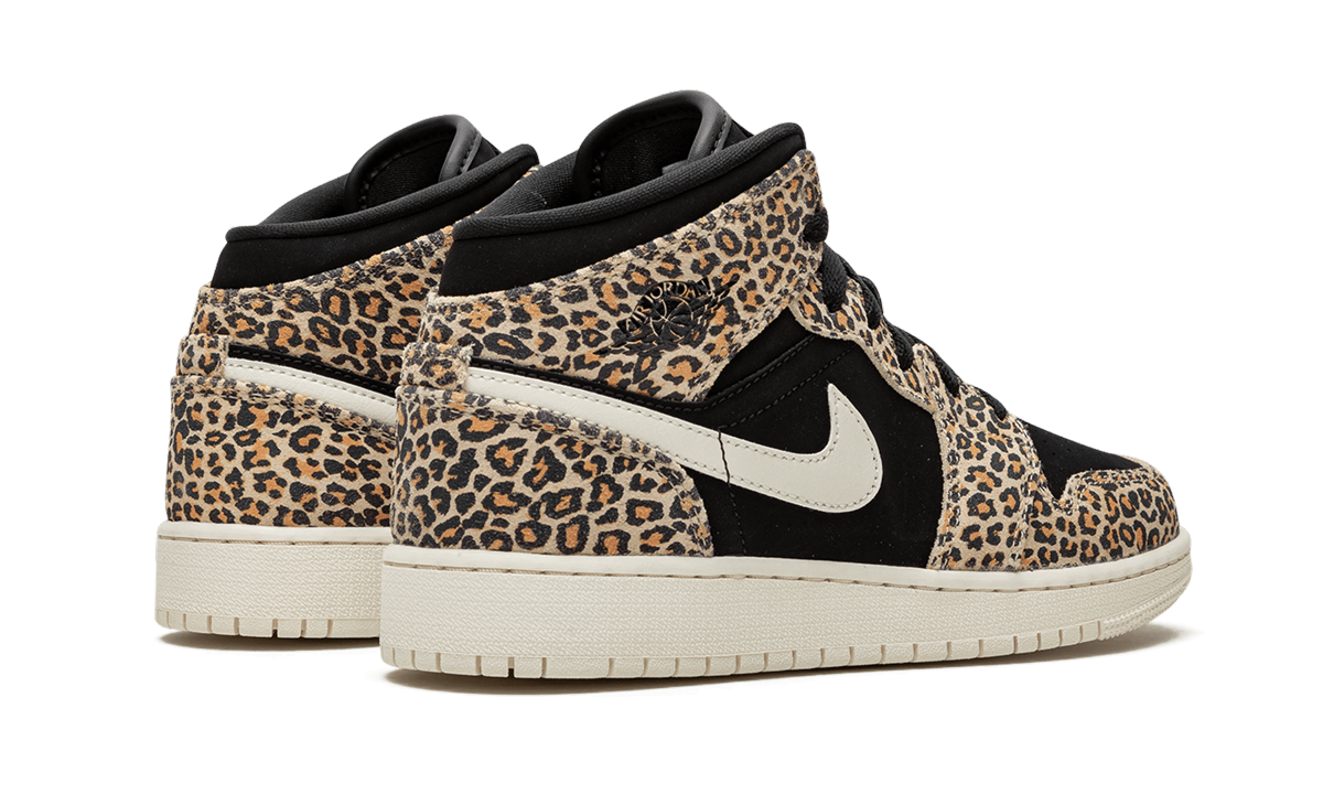 jordan 1 mid se leopard gs+BQ6931-021+diagnol right behind view