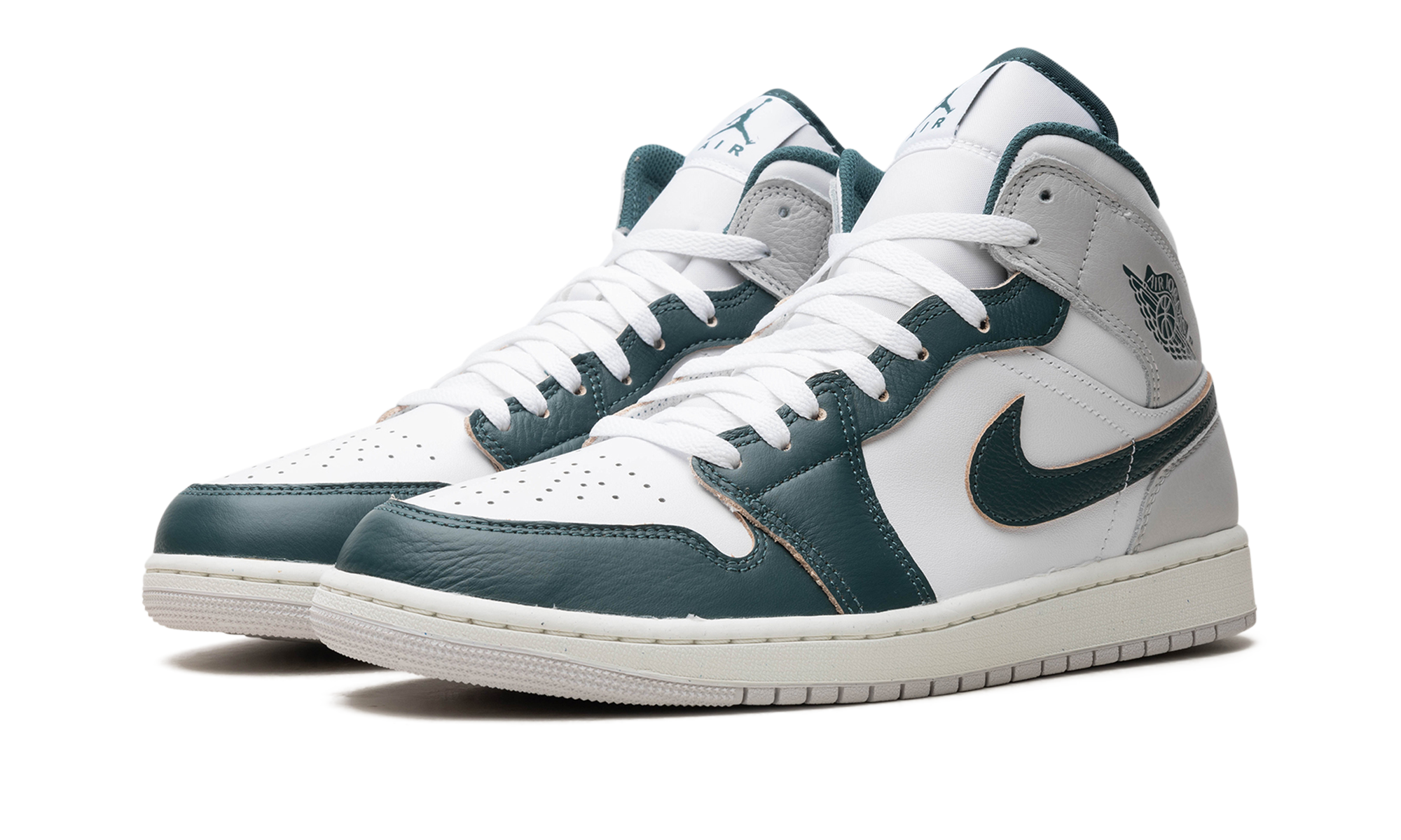 jordan 1 mid se oxidized green+FQ7720-103+diagnol left view