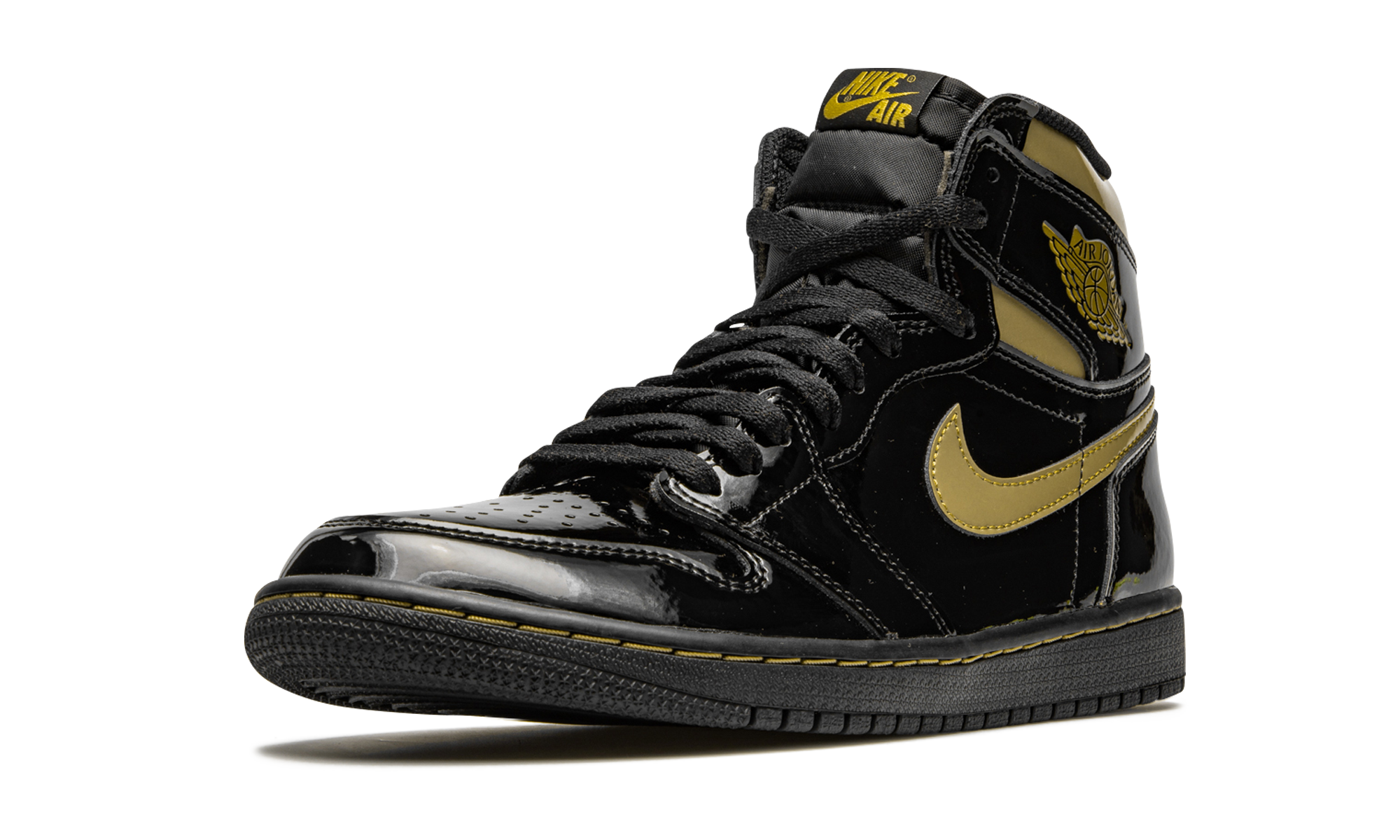 jordan 1 retro high black metallic gold 2020+555088-032+left diagnol single view