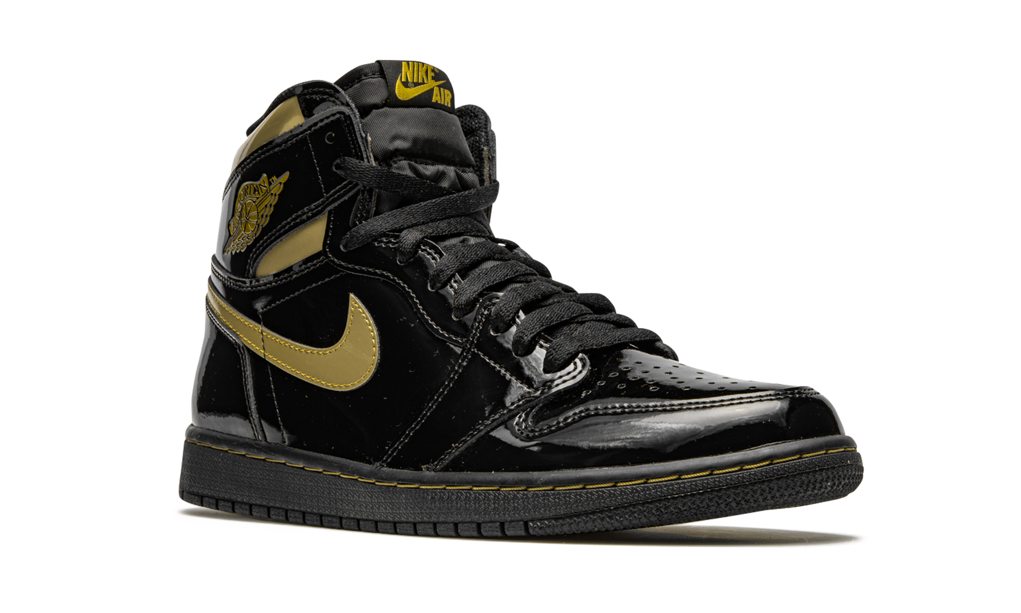 jordan 1 retro high black metallic gold 2020+555088-032+diagnol right view