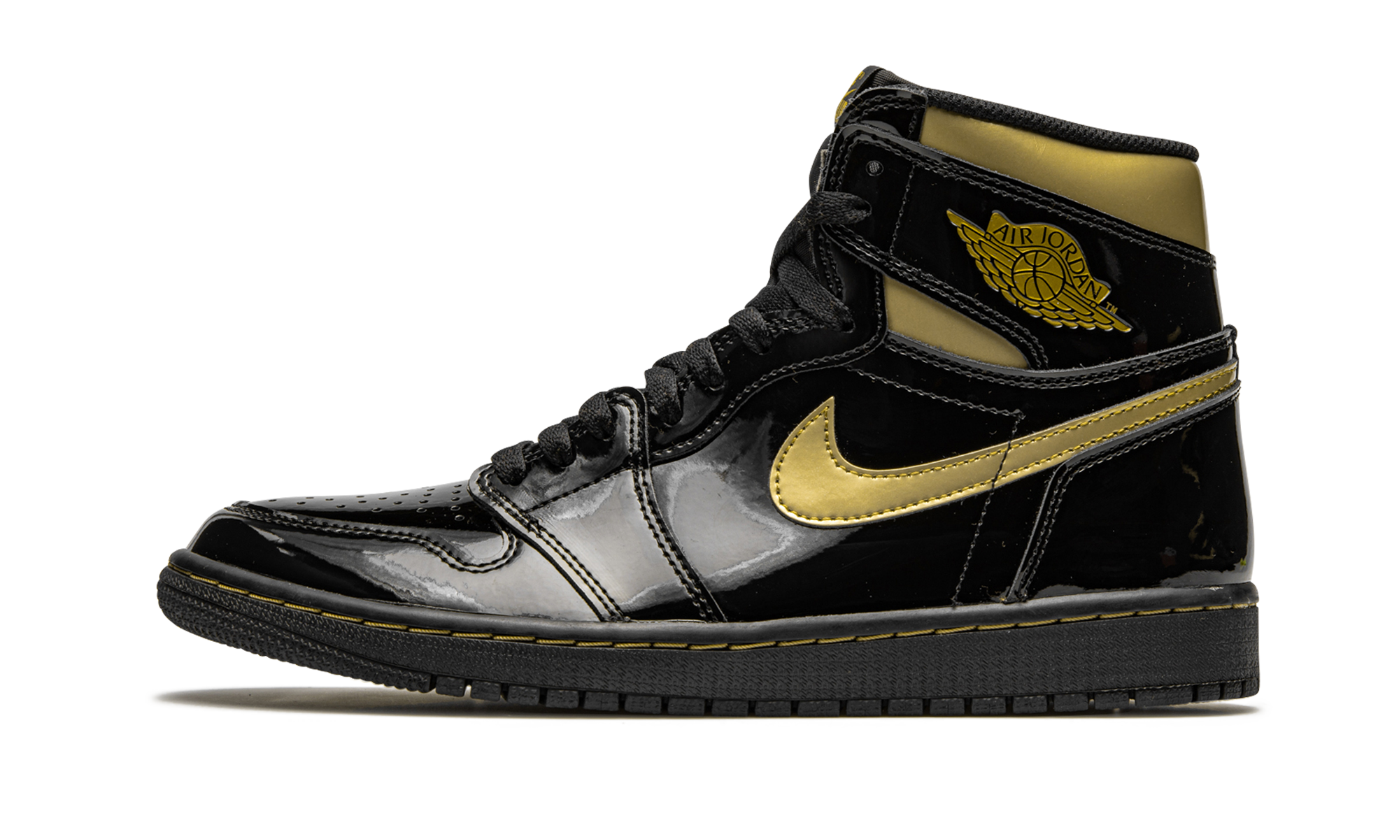 jordan 1 retro high black metallic gold 2020+555088-032+diagnol right view 1