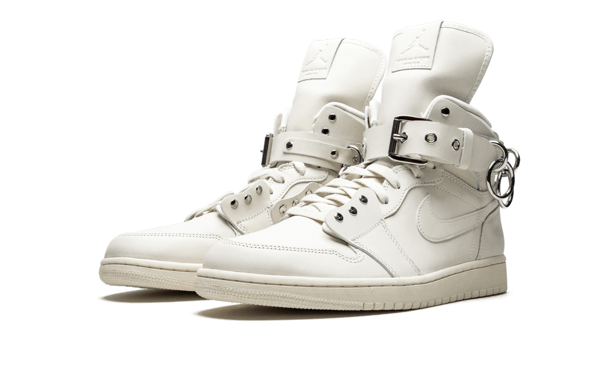 jordan 1 retro high comme des garcons white+CN5738-100+diagnol left view