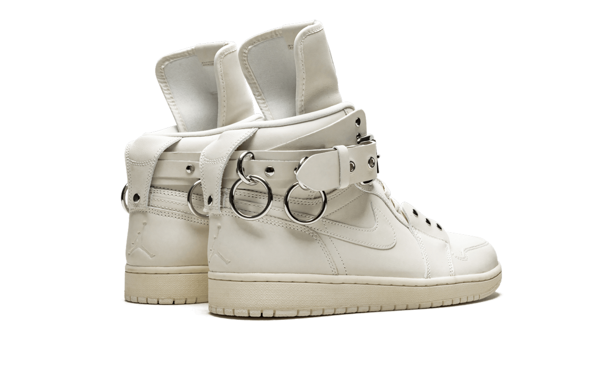 jordan 1 retro high comme des garcons white+CN5738-100+diagnol right behind view