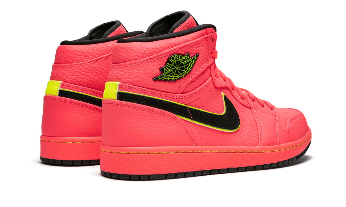 jordan 1 retro high hot punch women s+AQ9131-600+diagnol right behind view