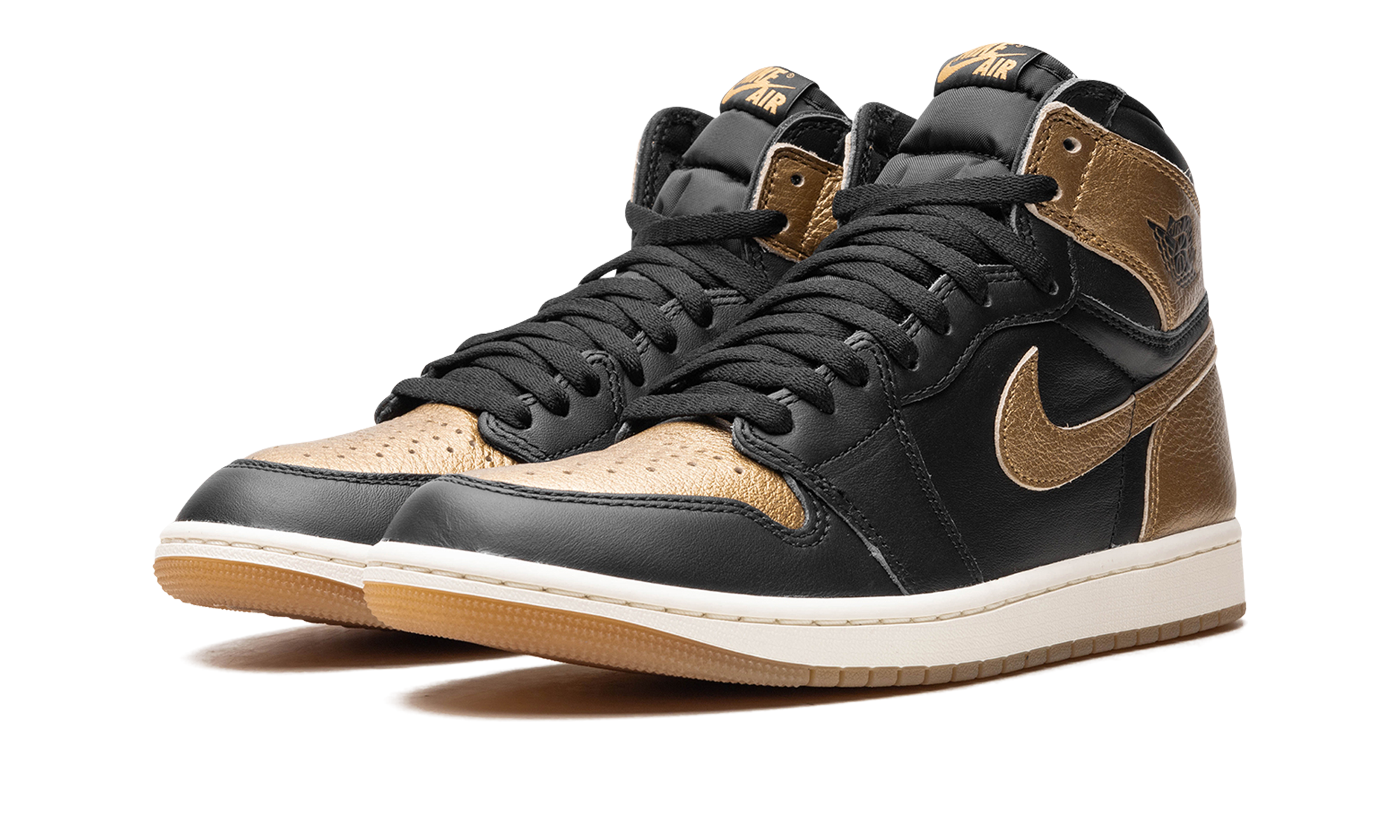 jordan 1 retro high og black metallic gold+DZ5485-071+diagnol left view