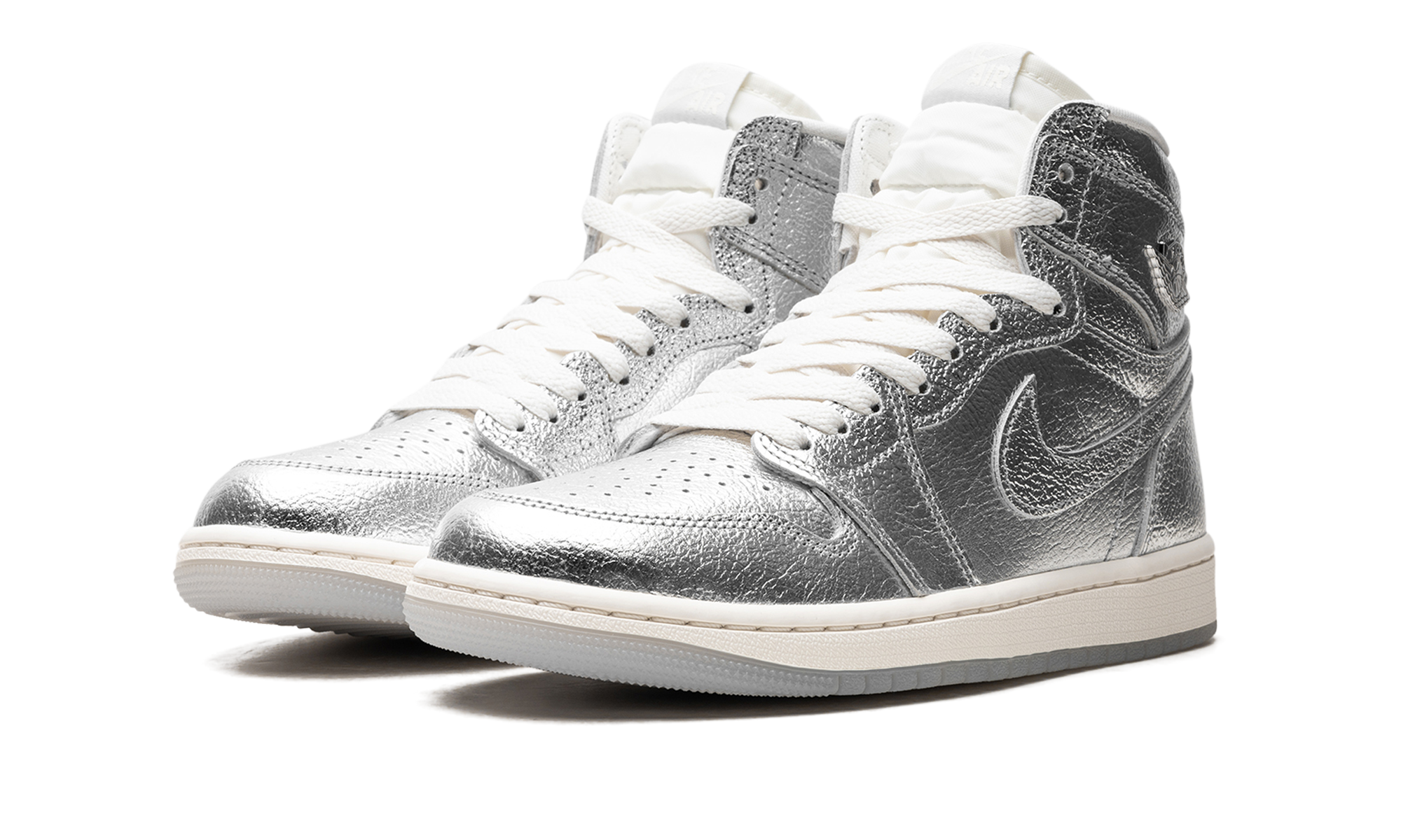 jordan 1 retro high og chrome women s+FN7249-001+diagnol left view