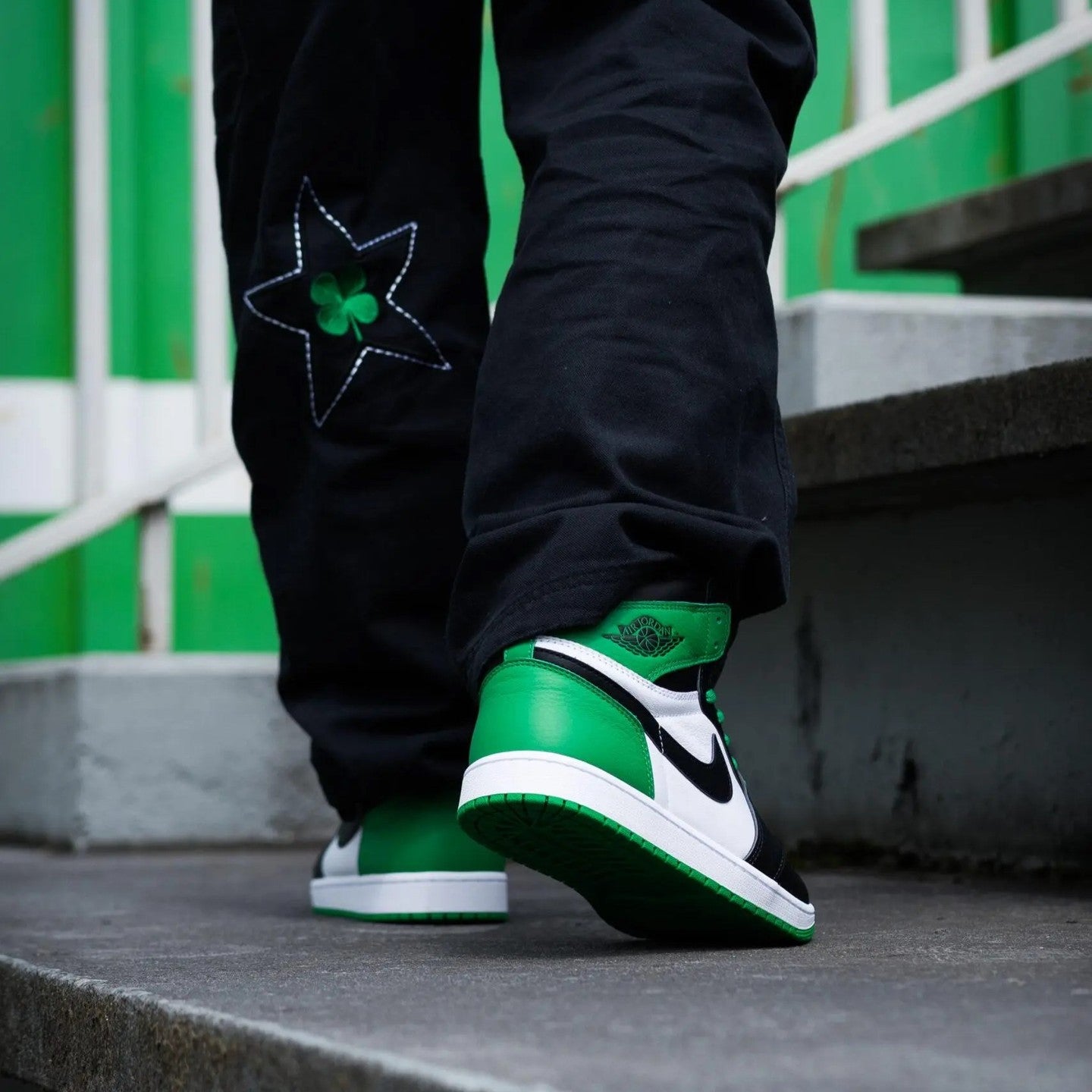 Jordan 1 Retro High OG Lucky Green, Lifestyle View 6, SKU DZ5485-031