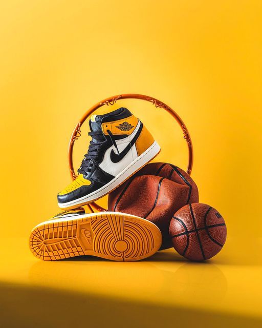 Jordan 1 Retro High OG Taxi, Lifestyle View 3, SKU 555088-711