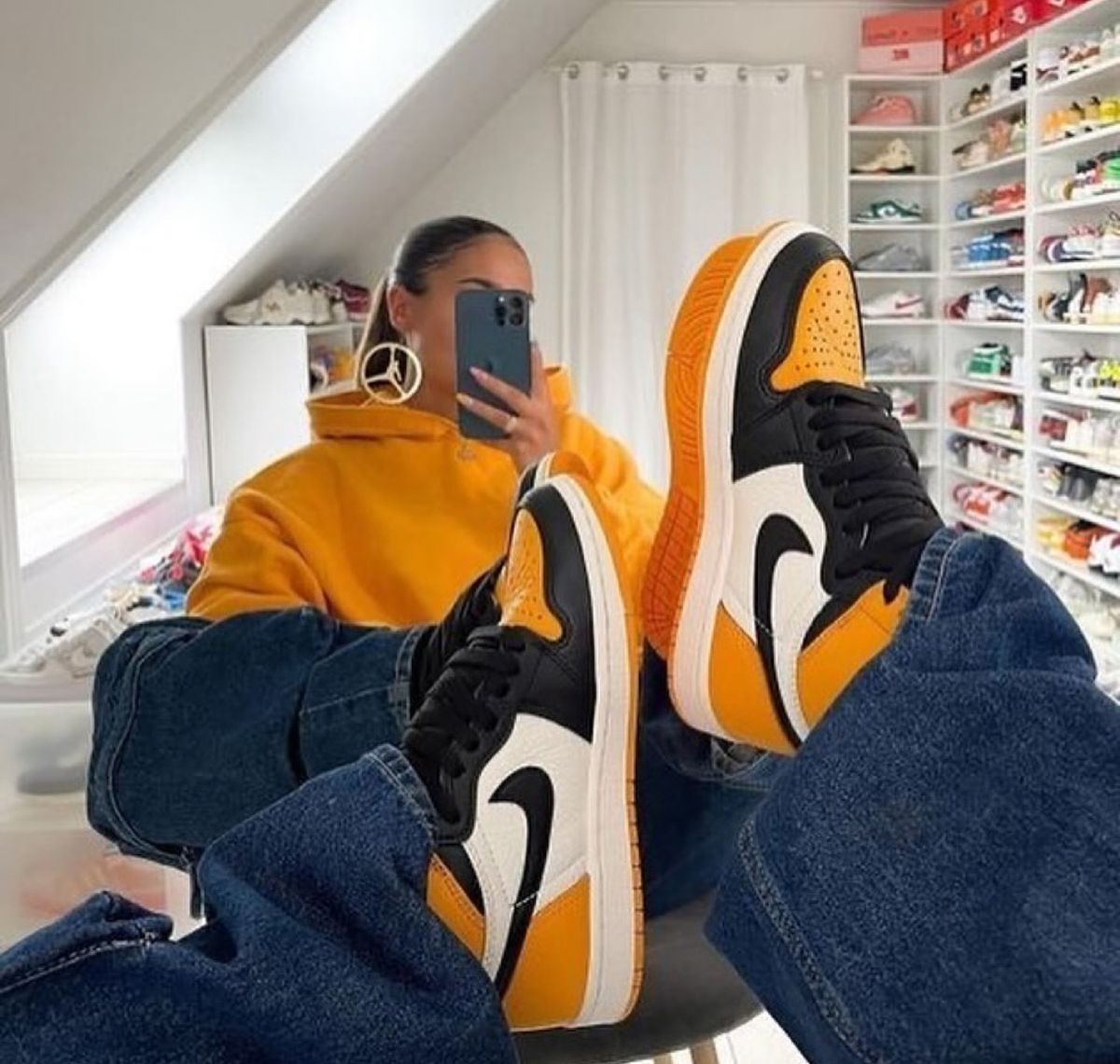 Jordan 1 Retro High OG Taxi, Lifestyle View 2, SKU 555088-711