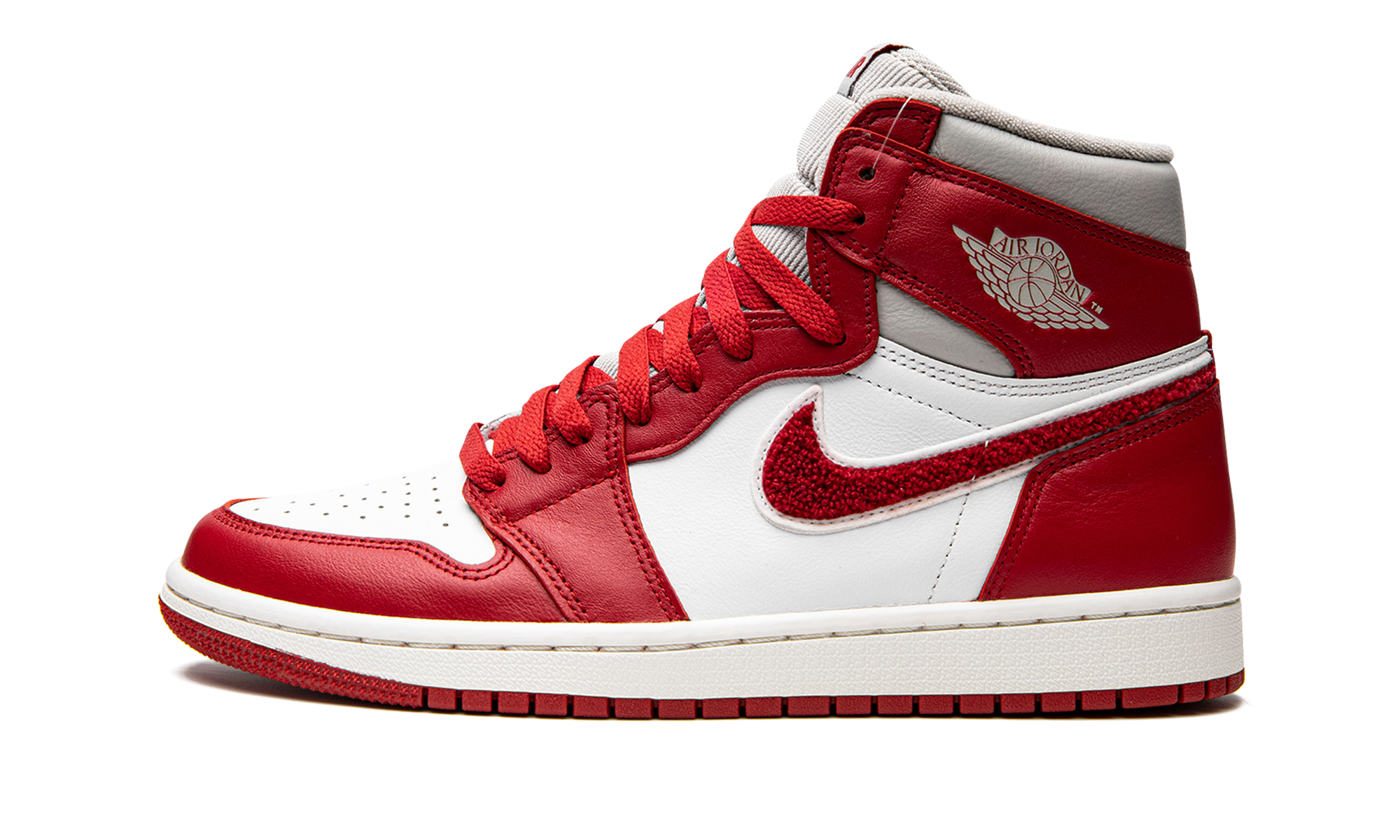 jordan 1 retro high og varsity red women s+DJ4891-061+diagnol right view 1