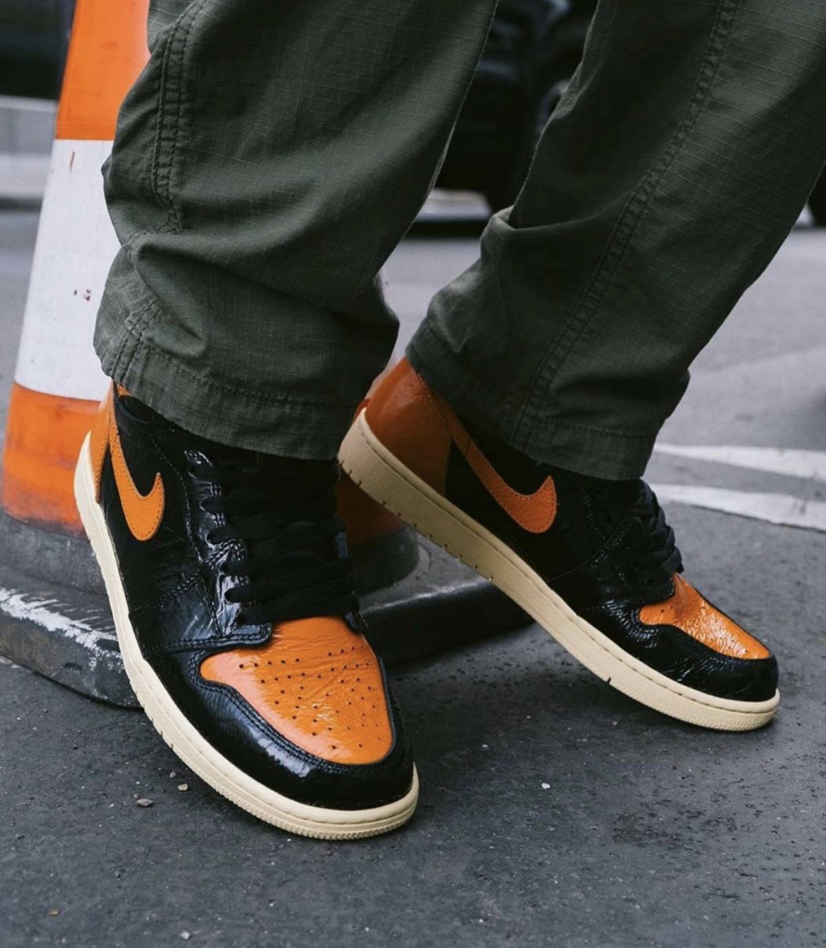 Jordan 1 Retro High Shattered Backboard 3.0, Lifestyle View 2, SKU 555088-028