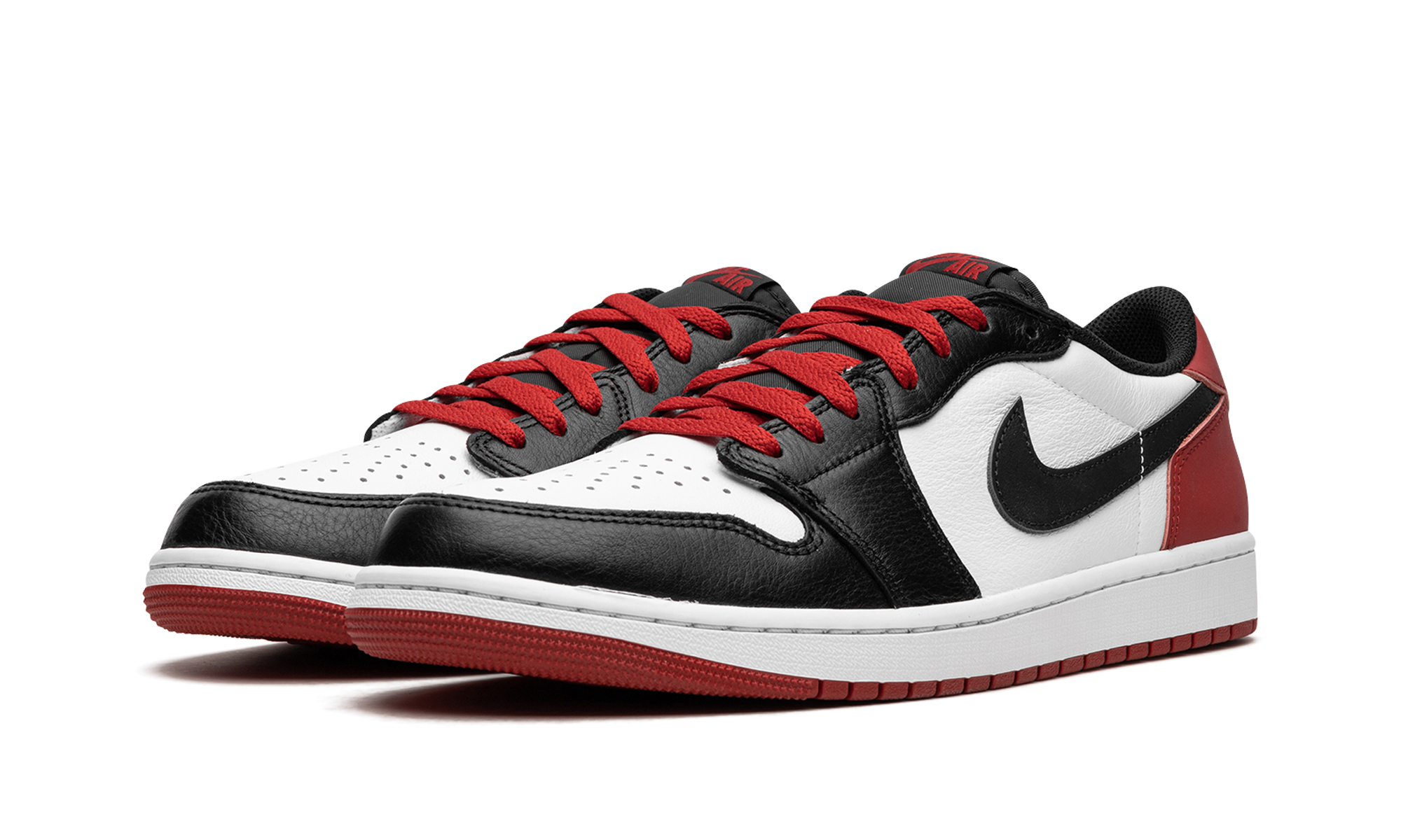 jordan 1 retro low og black toe 2023+CZ0790-106+diagnol left view
