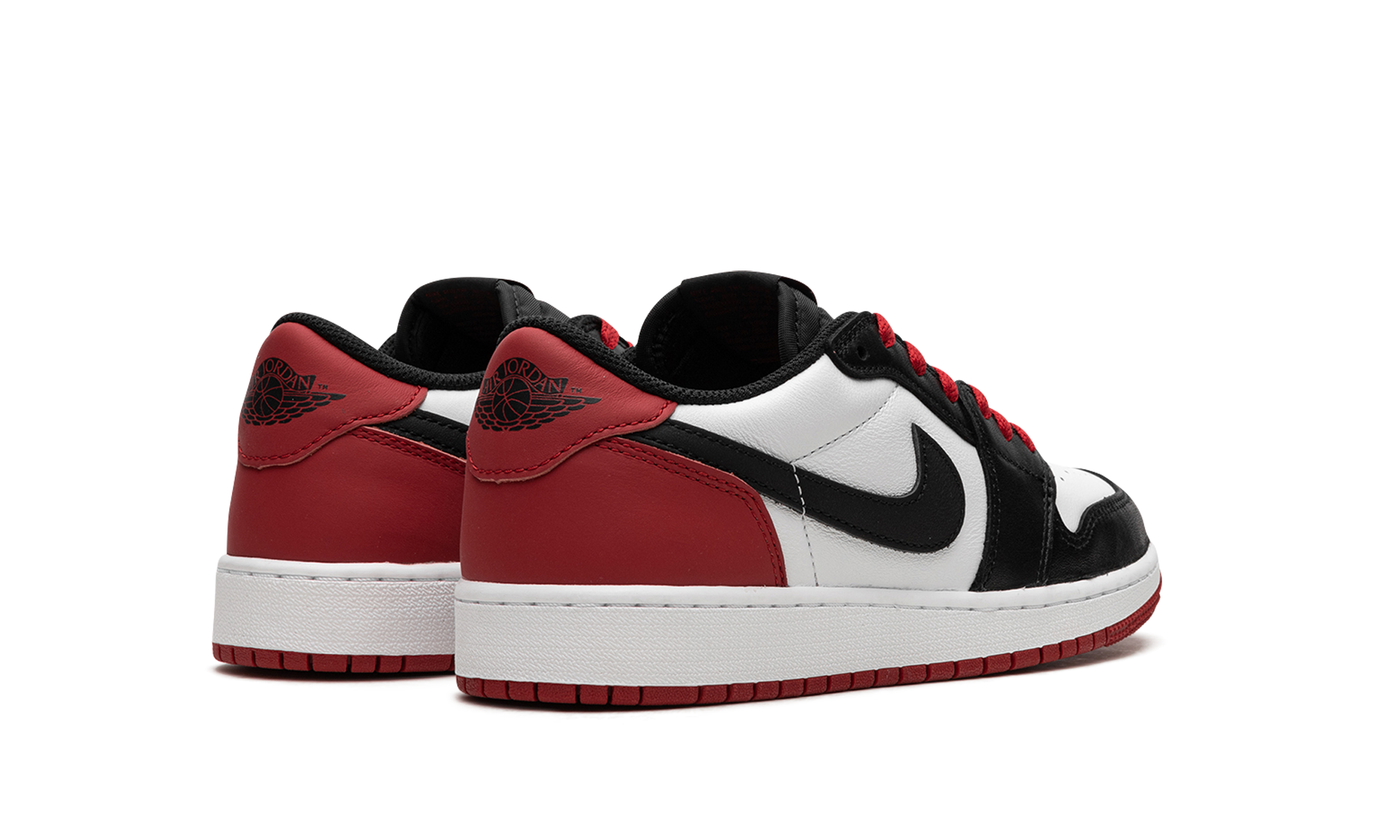 jordan 1 retro low og black toe 2023 gs+CZ0858-106+diagnol right behind view
