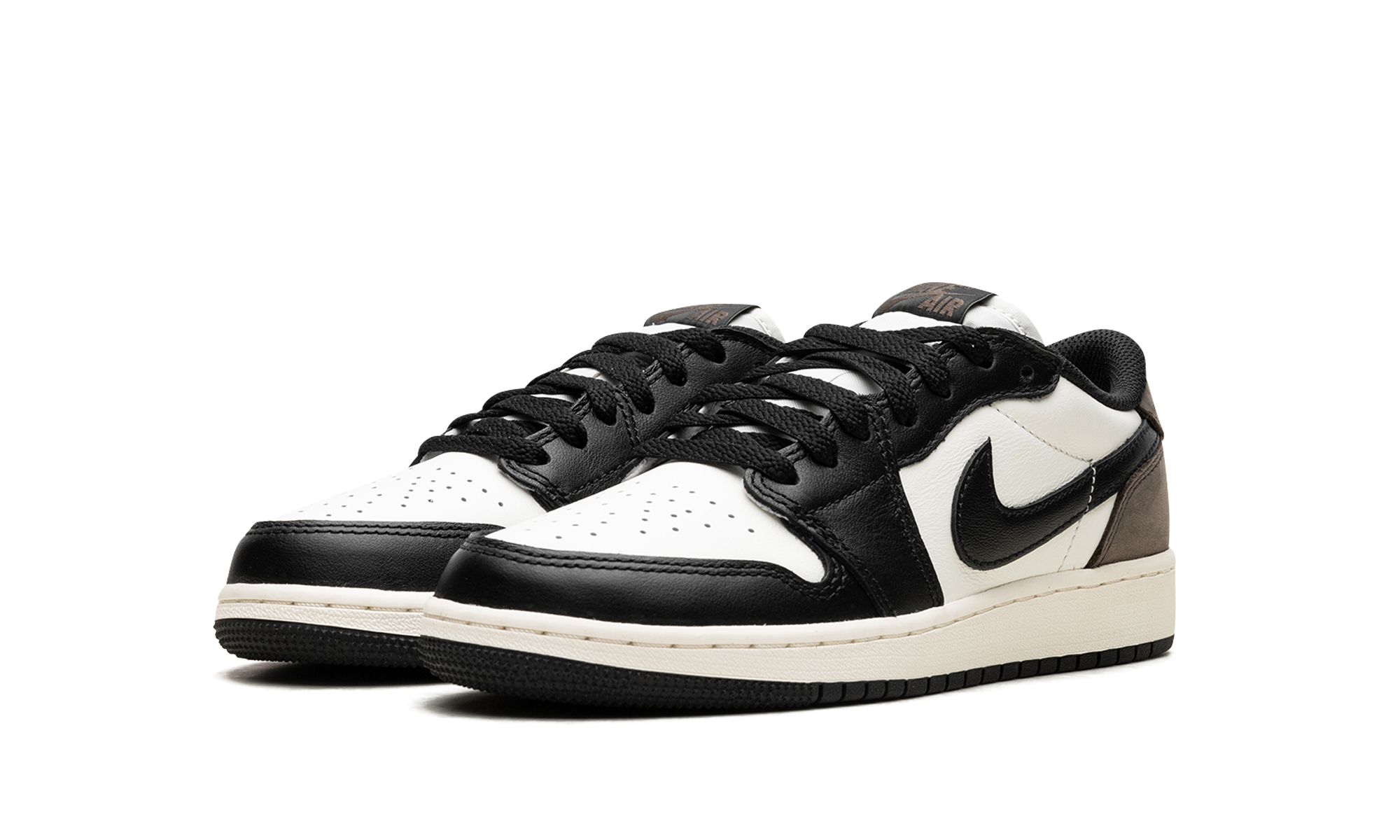jordan 1 retro low og mocha gs+CZ0858-102+diagnol left view