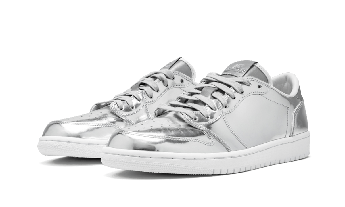 jordan 1 retro low pinnacle metallic silver+852549-003+diagnol left view