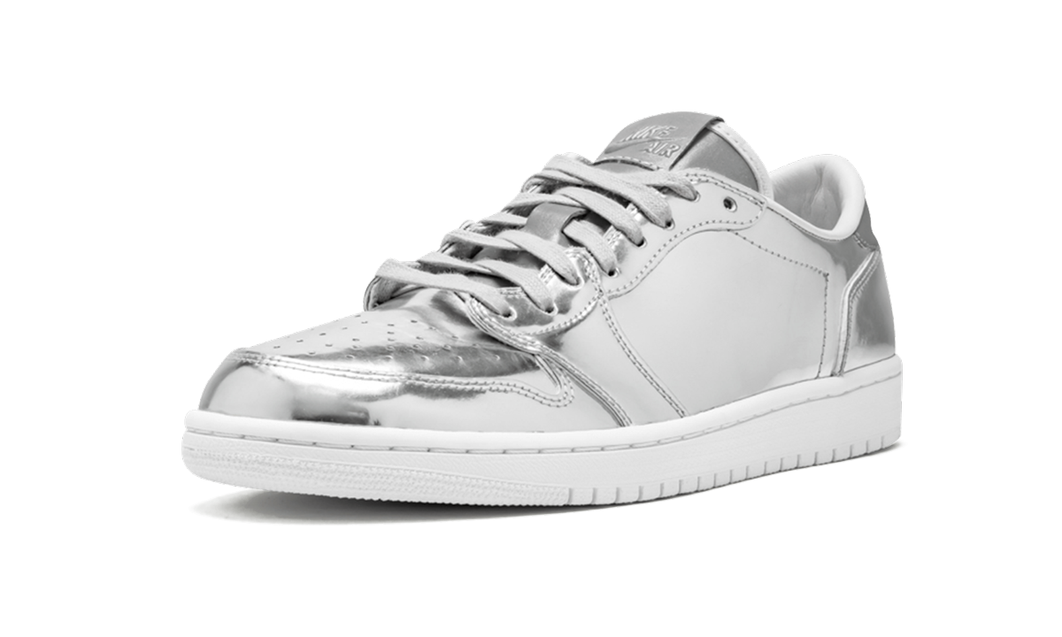 jordan 1 retro low pinnacle metallic silver+852549-003+left diagnol single view