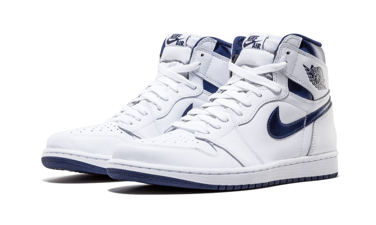 jordan 1 retro metallic navy 2016+555088-106+diagnol left view