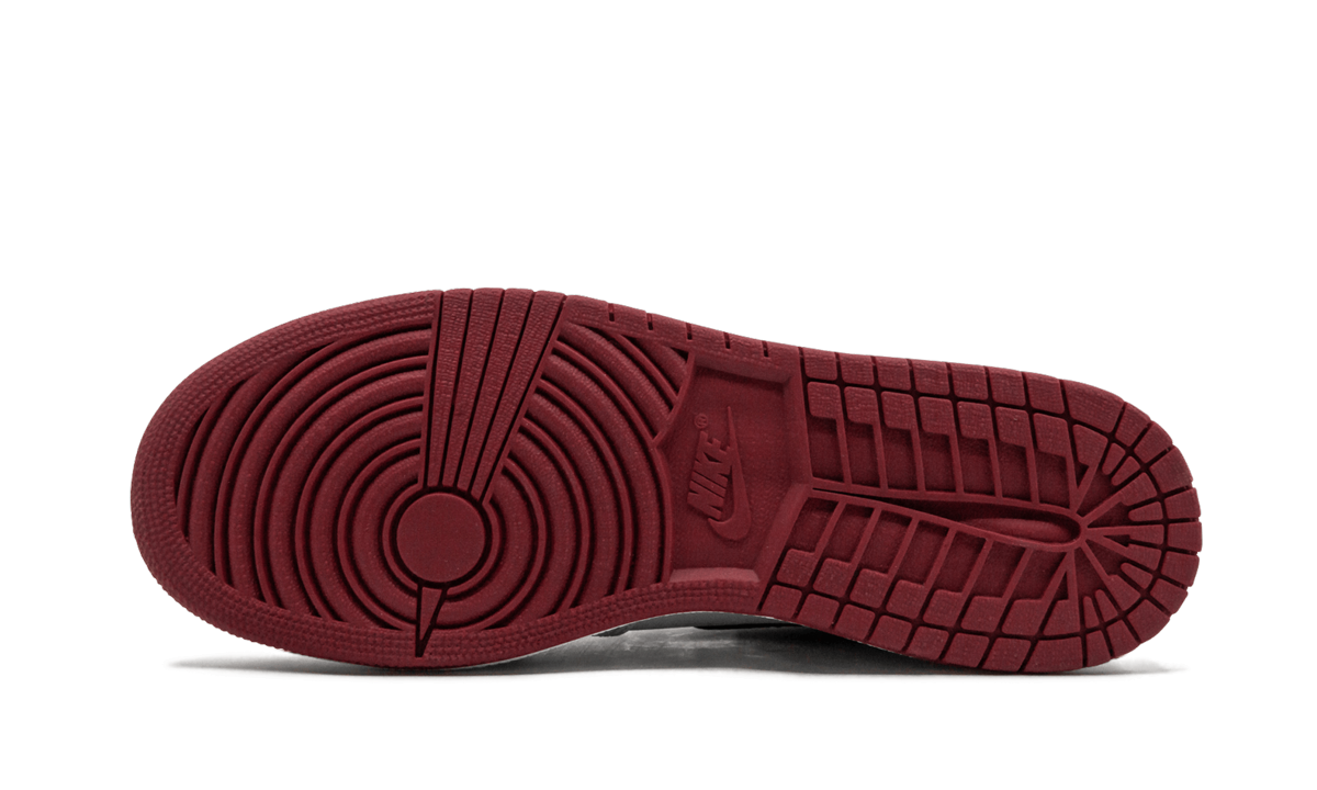 jordan 1 retro metallic red 2017 gs+575441-103+bottom view