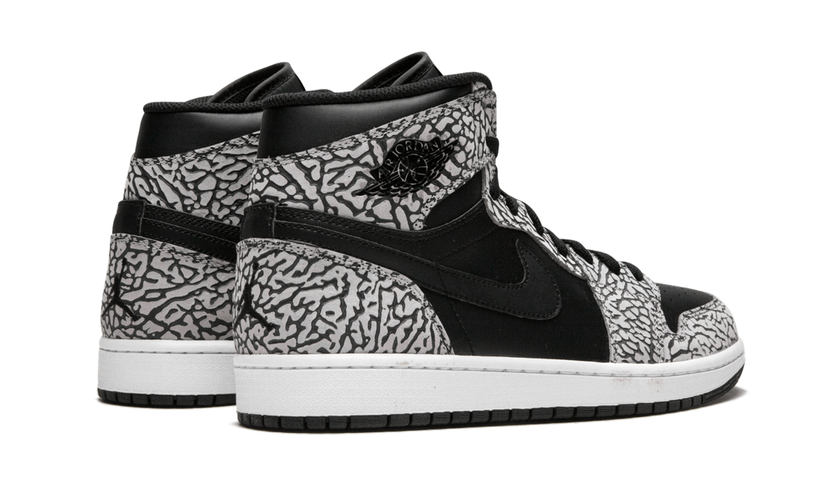 jordan 1 retro un supreme+839115-013+diagnol right behind view