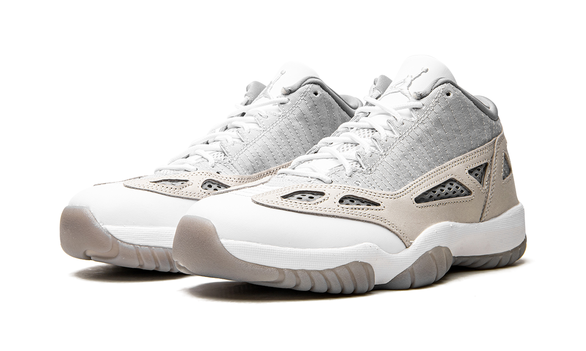 jordan 11 retro low ie light orewood brown+919712-102+diagnol left view