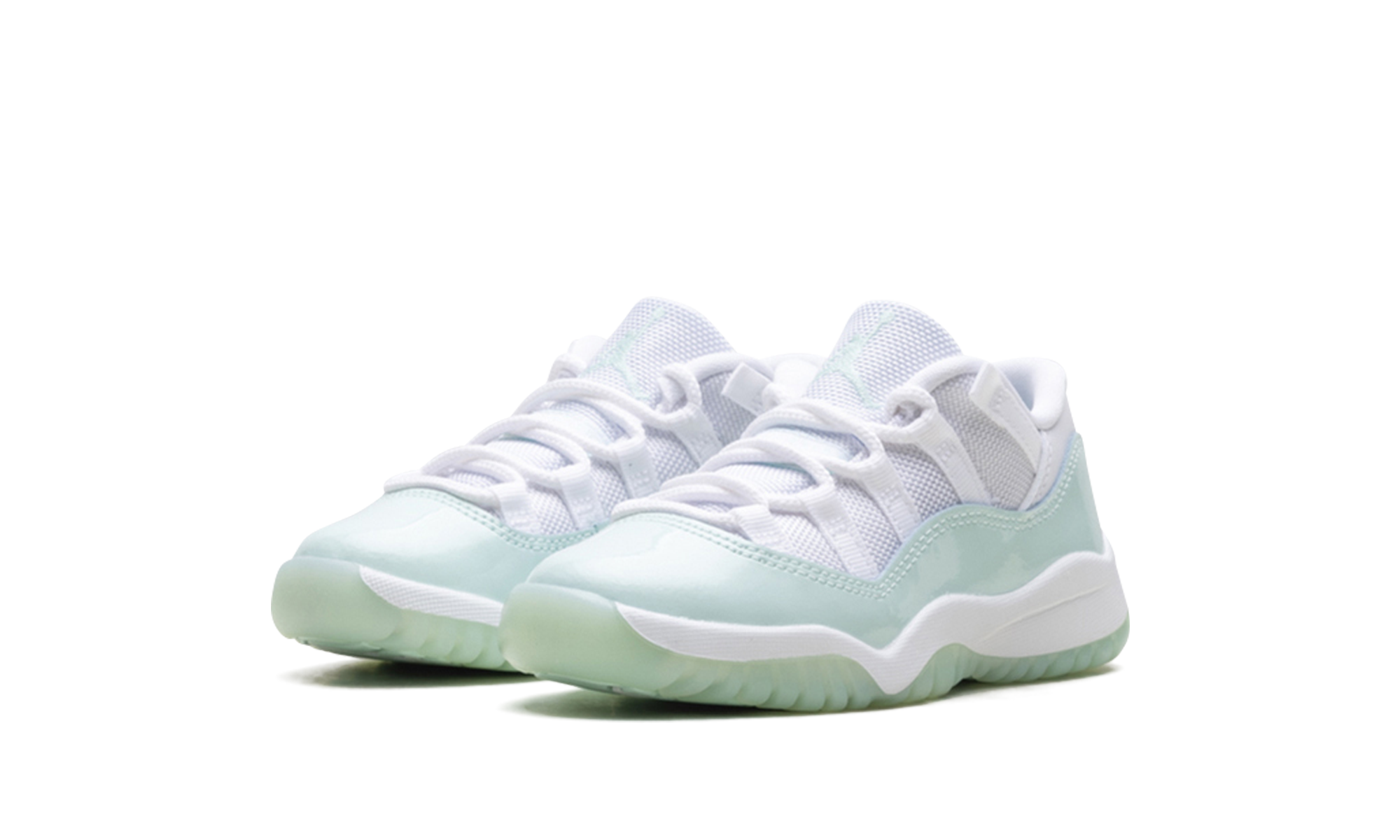 jordan 11 retro low igloo ps+580522-103+diagnol left view