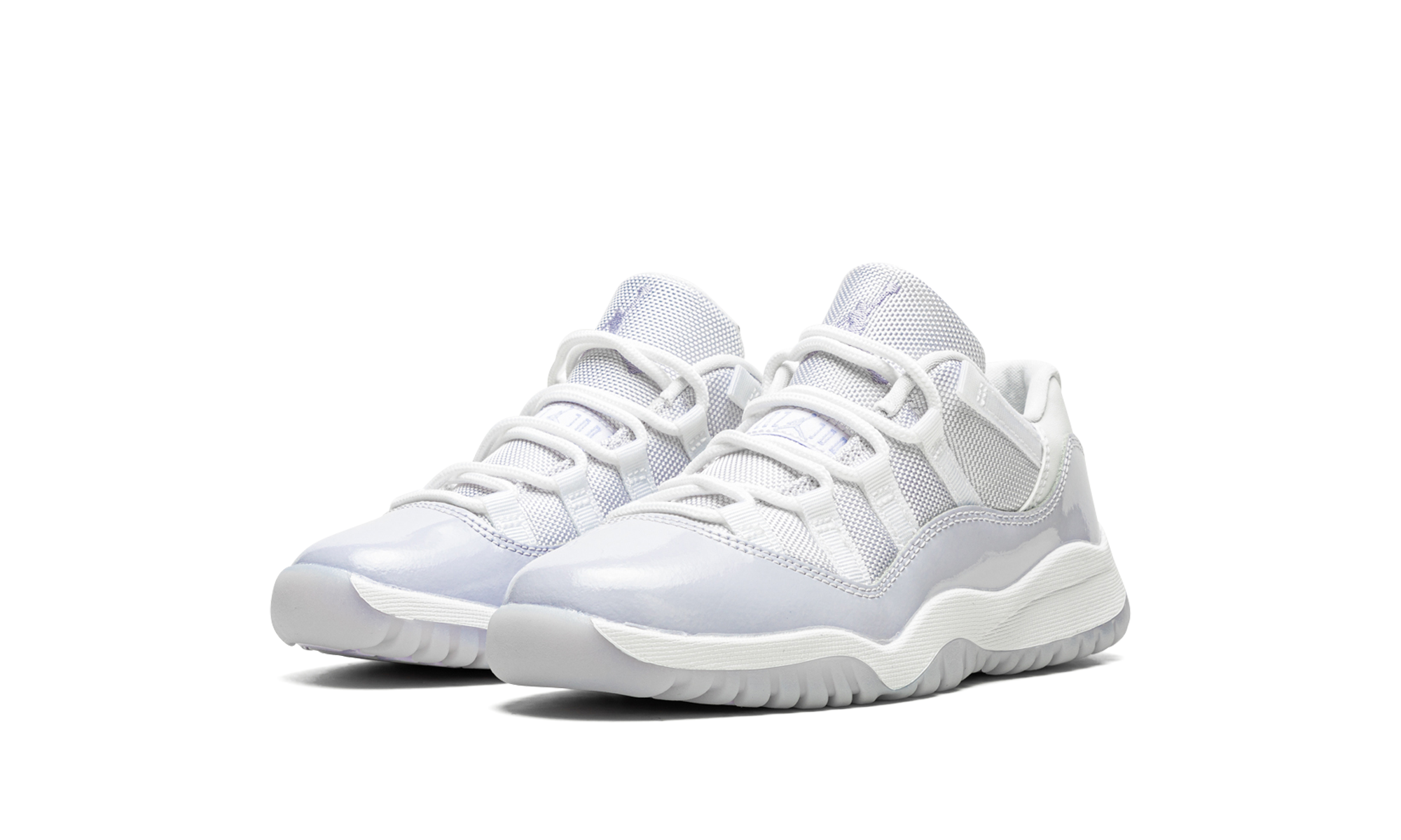 jordan 11 retro low pure violet ps+580522-101+diagnol left view