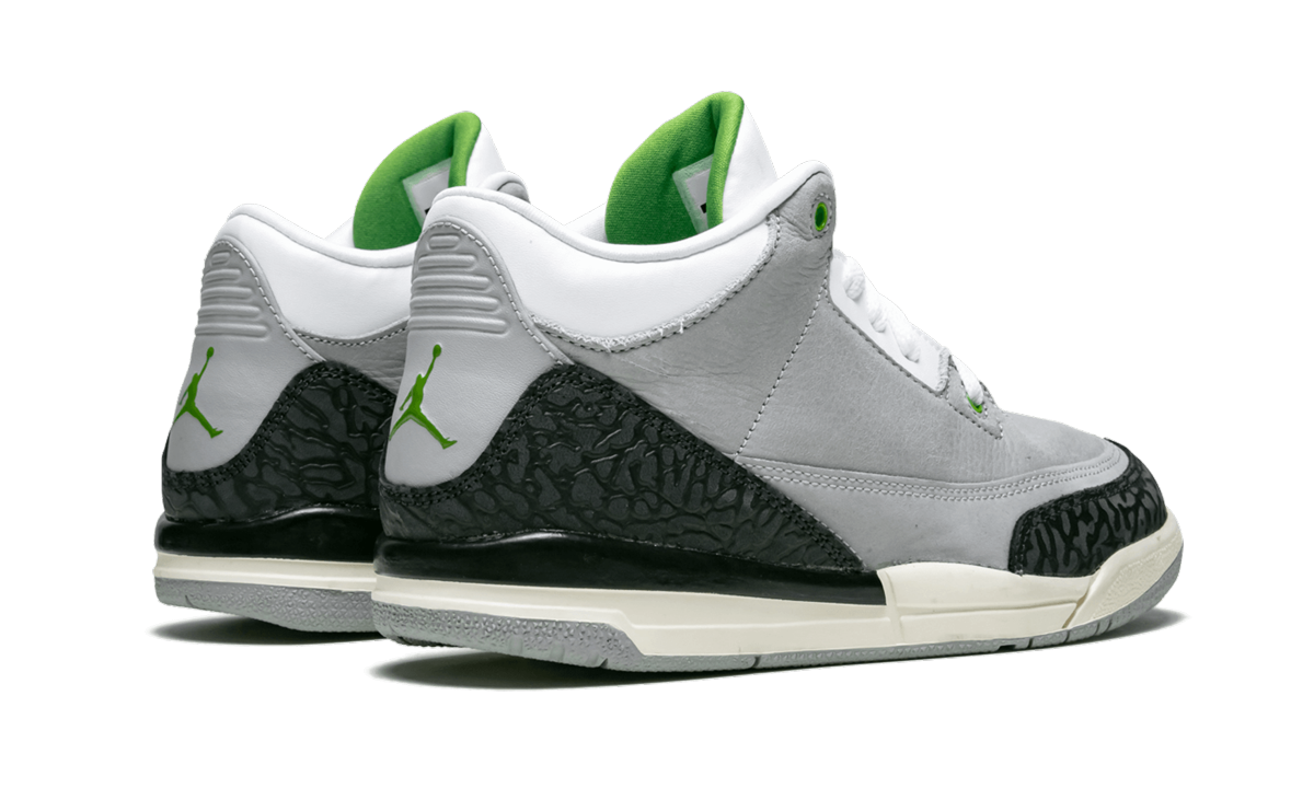 jordan 3 retro chlorophyll ps+429487-006+diagnol right behind view